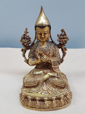 26711876a - Tsongkapha, Tibet, 20th century, bronze, on a double lotus base, very finely crafted robe, partly painted, good condition, approx. 21 x 13 x 11 cm