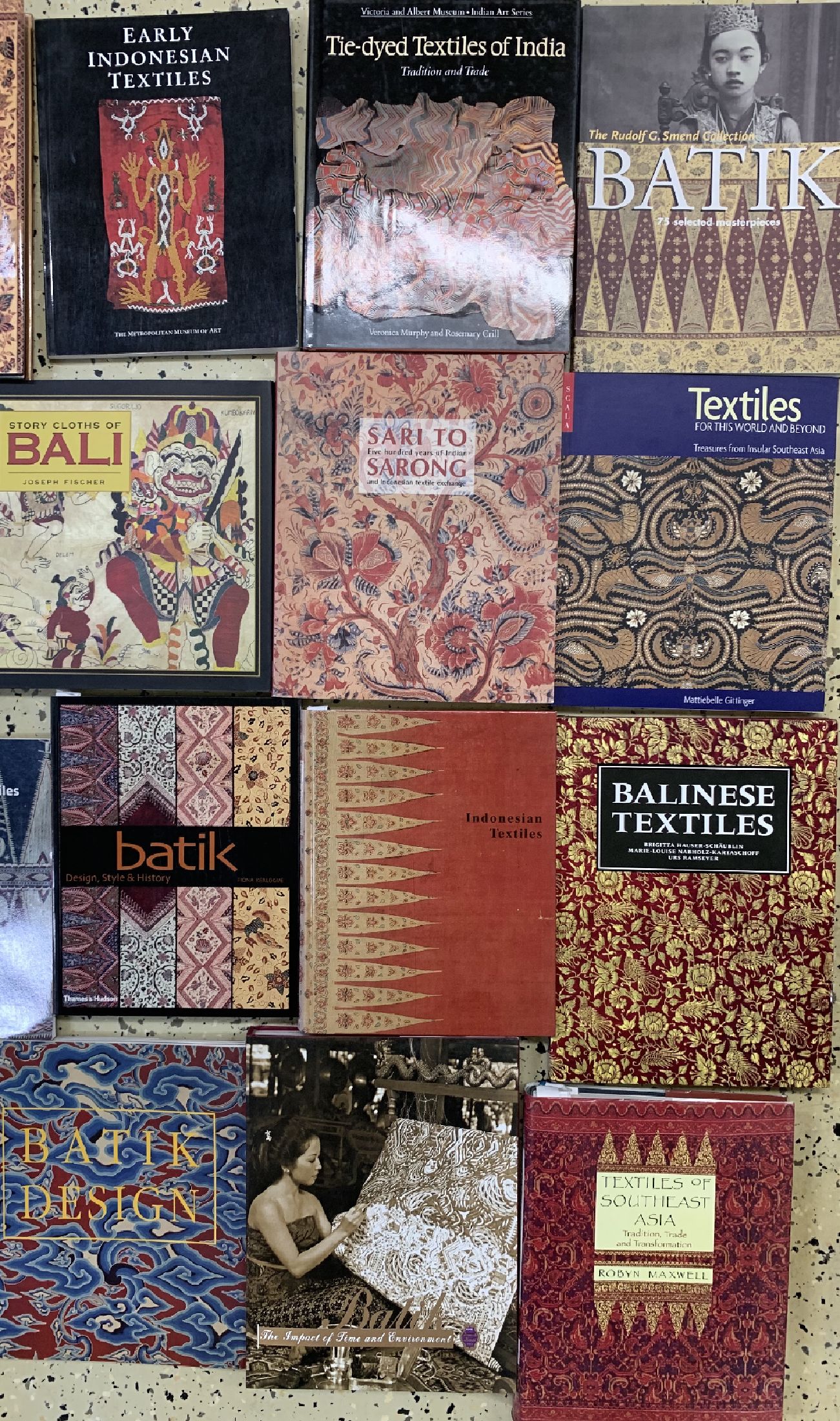 Detail a: 16 Lots Fachliteratur Indonesische Textilien.