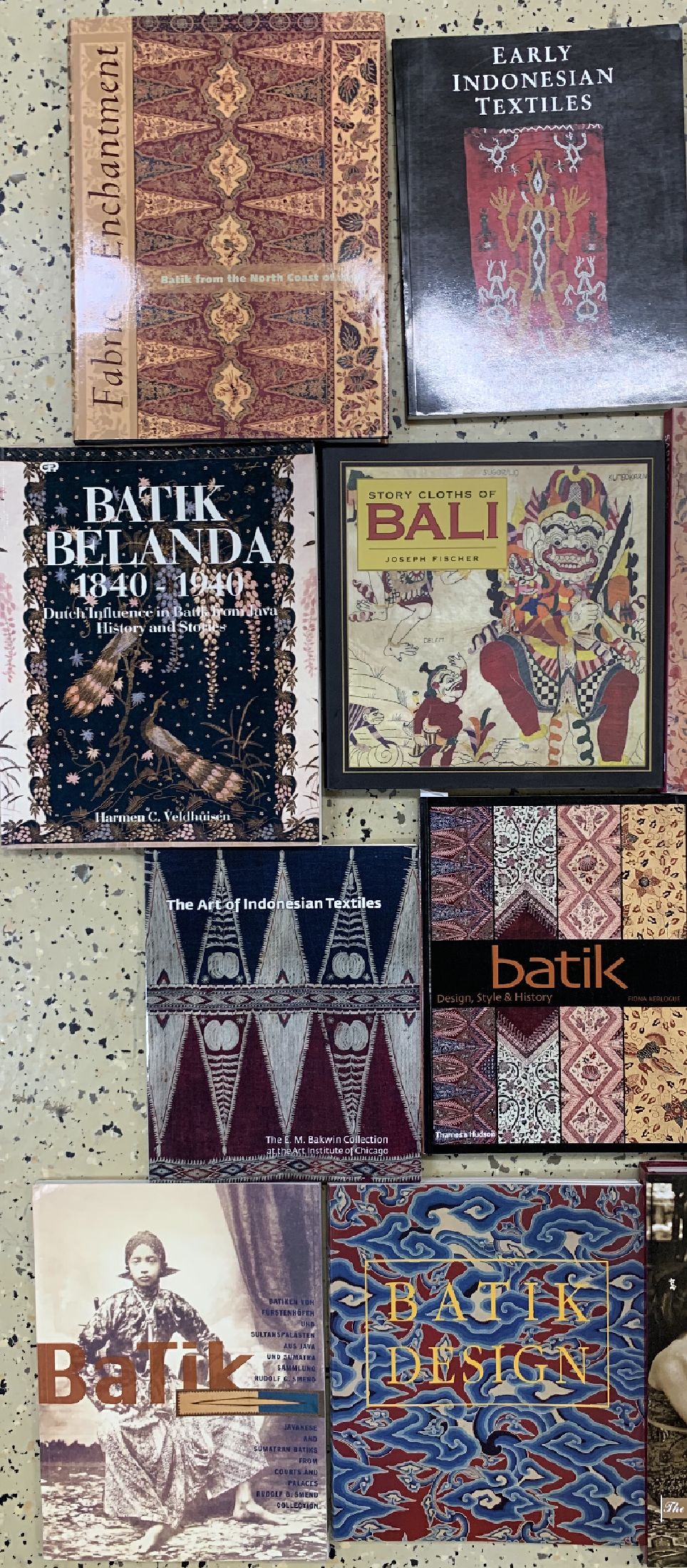 Detail b: 16 Lots Fachliteratur Indonesische Textilien.
