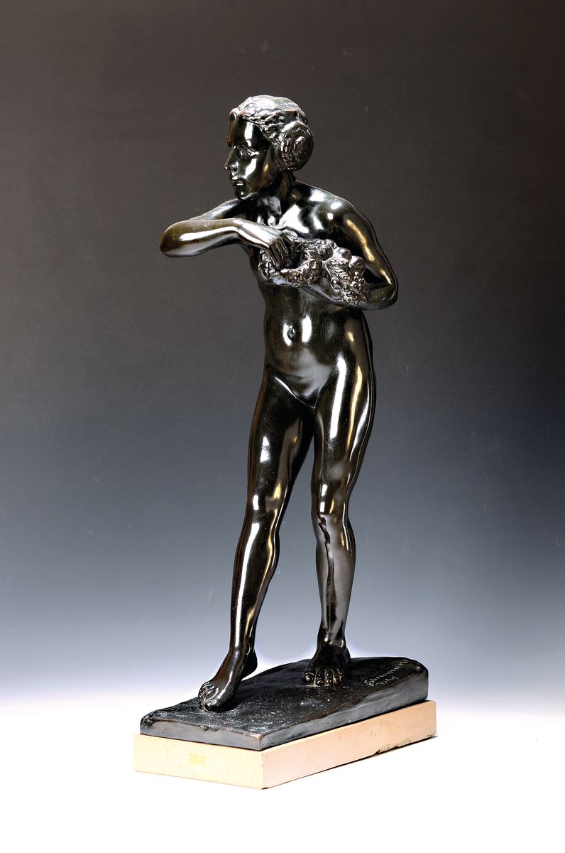 Große Bronzeskulptur von Peter Stammen, 1886 Krefeld-1958 Düsseldorf, schreitender weiblicher Akt Blumenkränze werfend, dunkel patiniert, signiert ...