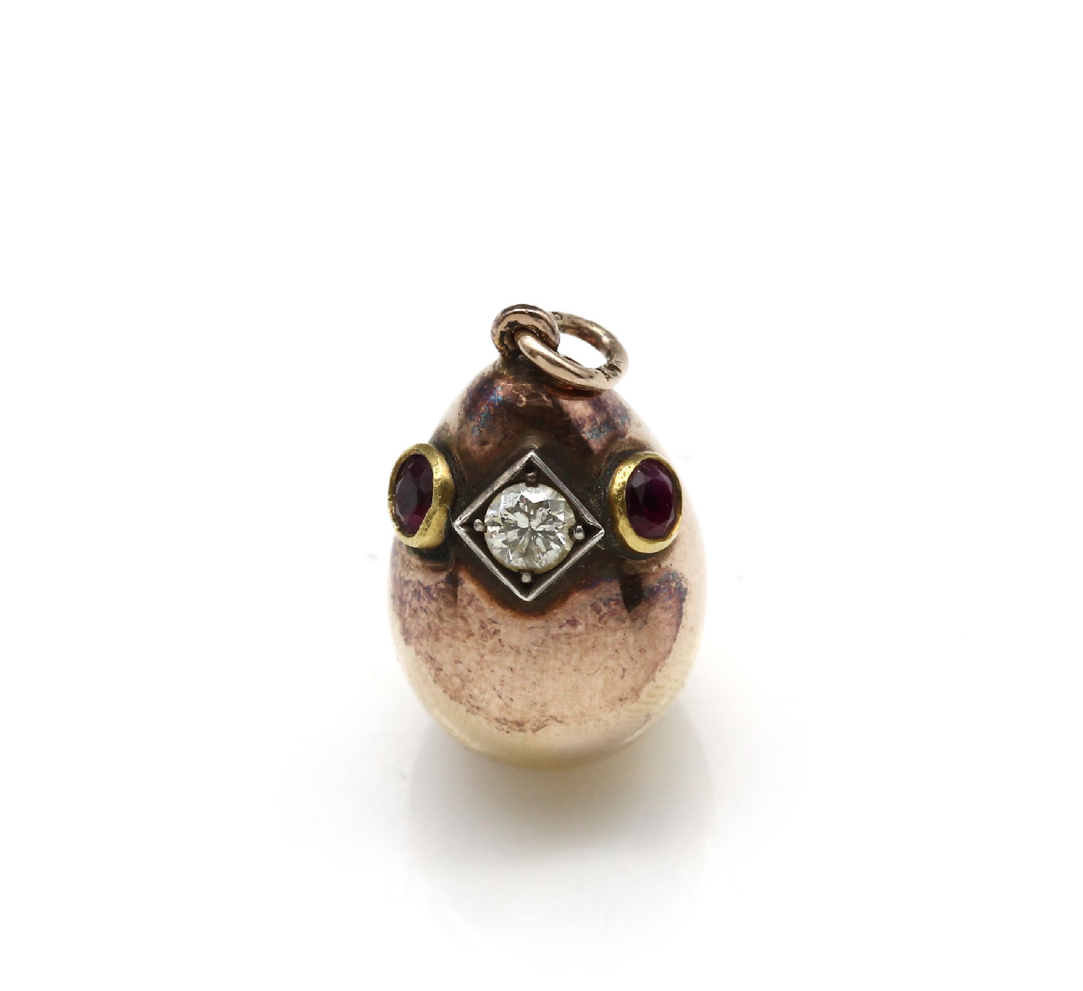 14 kt Gold Anhänger, Rußland wohl Faberge um 1910, GG 585/000/56 Zolotniki, eiförmig in Form eines Küken, Augen mit 2 Rubinen zus. ca.0.10 ct, ...