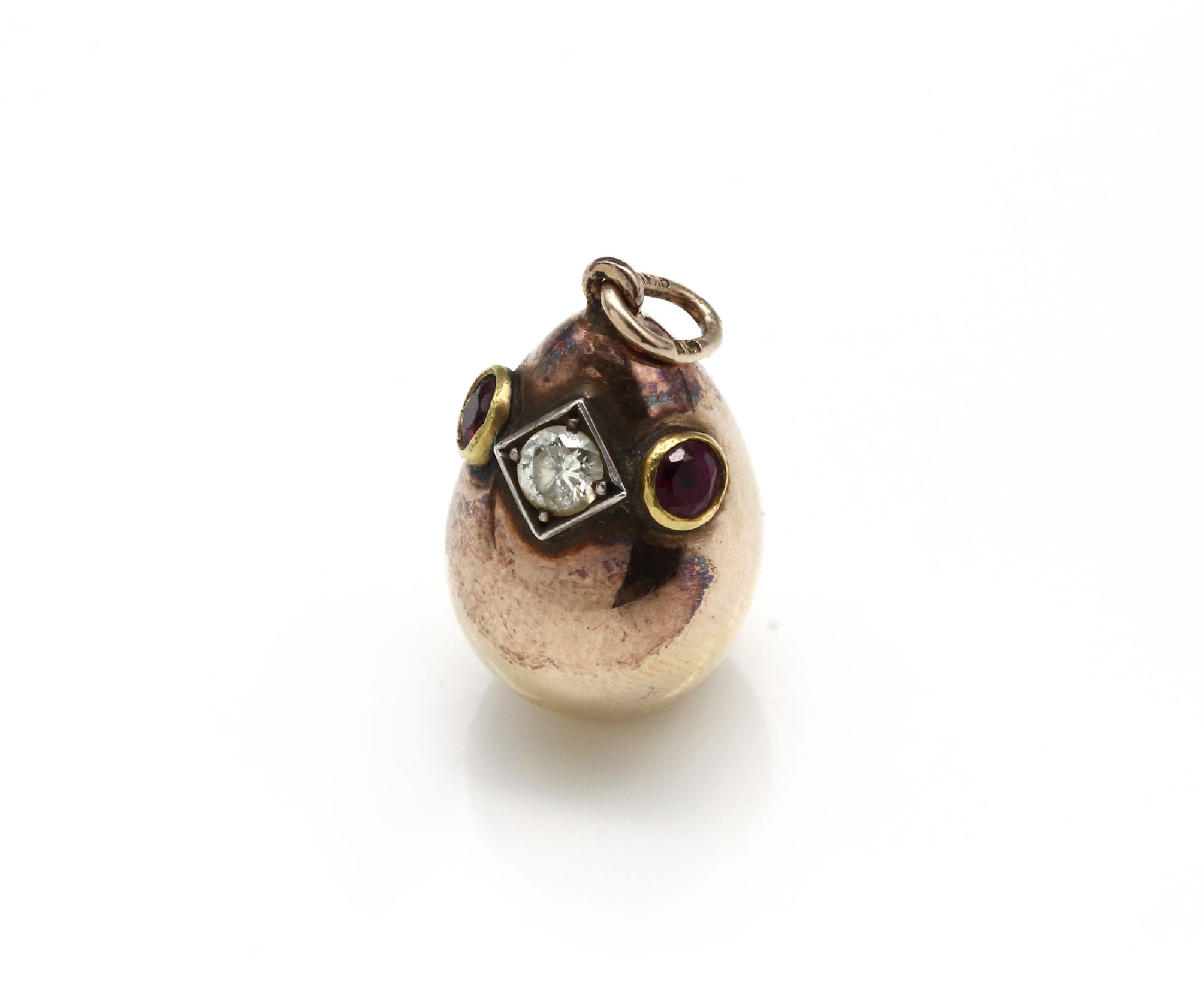 Detail a: 14 kt Gold Anhänger, Rußland wohl Faberge um 1910, GG 585/000/56 Zolotniki, eiförmig in Form eines Küken, Augen mit 2 Rubinen zus. ca.0.10 ct, ...