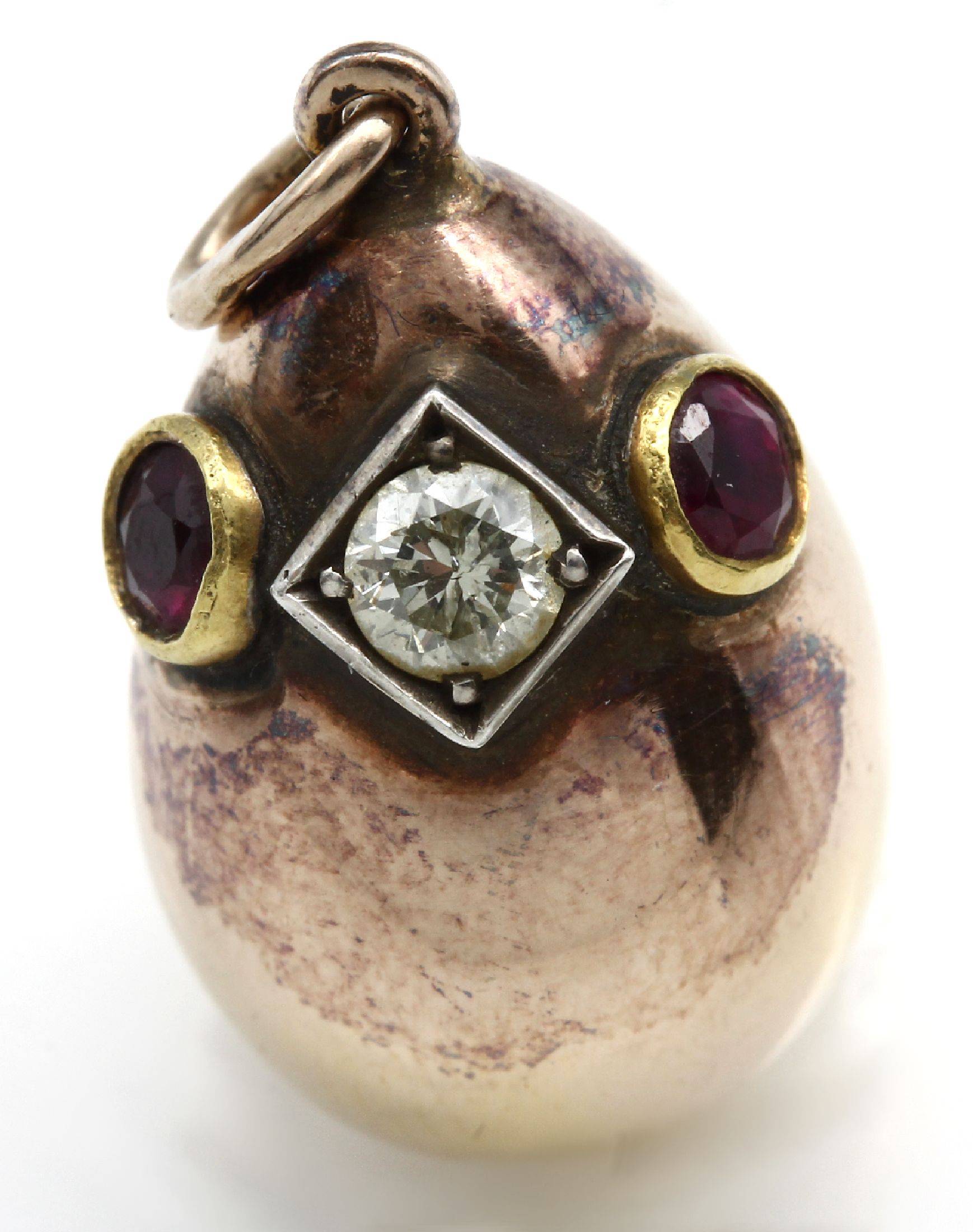 Detail c: 14 kt Gold Anhänger, Rußland wohl Faberge um 1910, GG 585/000/56 Zolotniki, eiförmig in Form eines Küken, Augen mit 2 Rubinen zus. ca.0.10 ct, ...