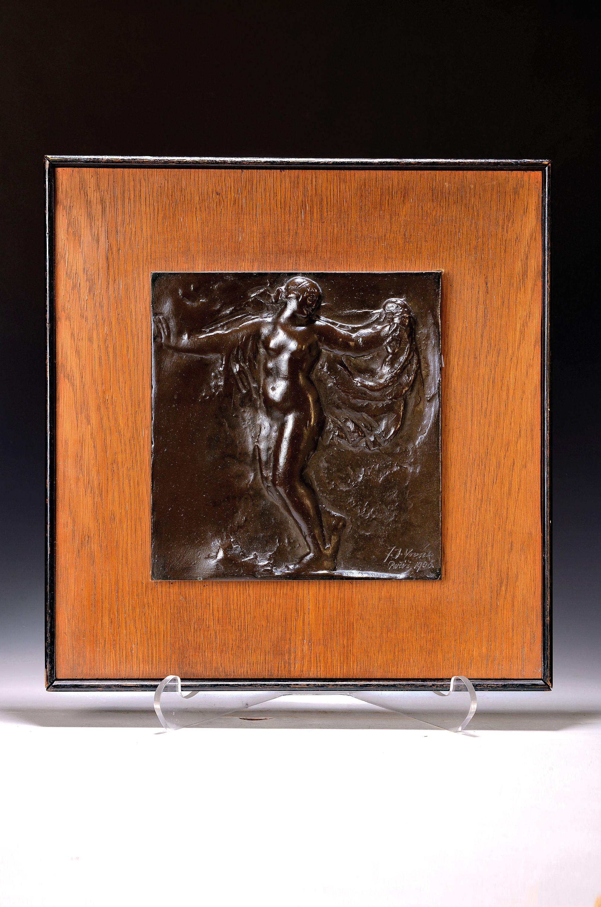 Bronzerelief von J.T. Novak, datiert Pariz 1906, tanzende Frau mit Schleier, rechts unten signiert und dat., ca. 25x23cm, auf Holzrahmen montiert ca. ...