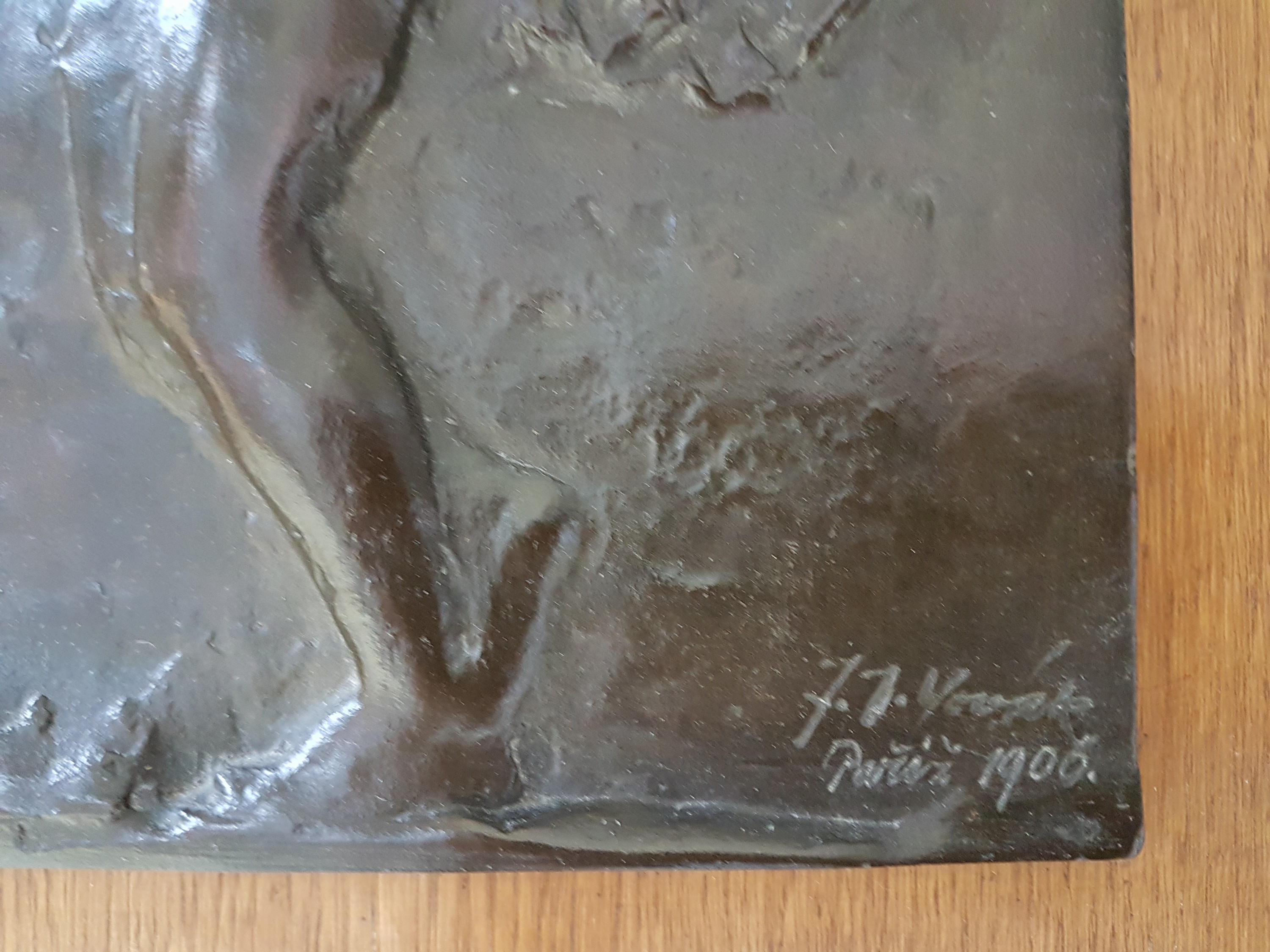 Detail d: Bronzerelief von J.T. Novak, datiert Pariz 1906, tanzende Frau mit Schleier, rechts unten signiert und dat., ca. 25x23cm, auf Holzrahmen montiert ca. ...