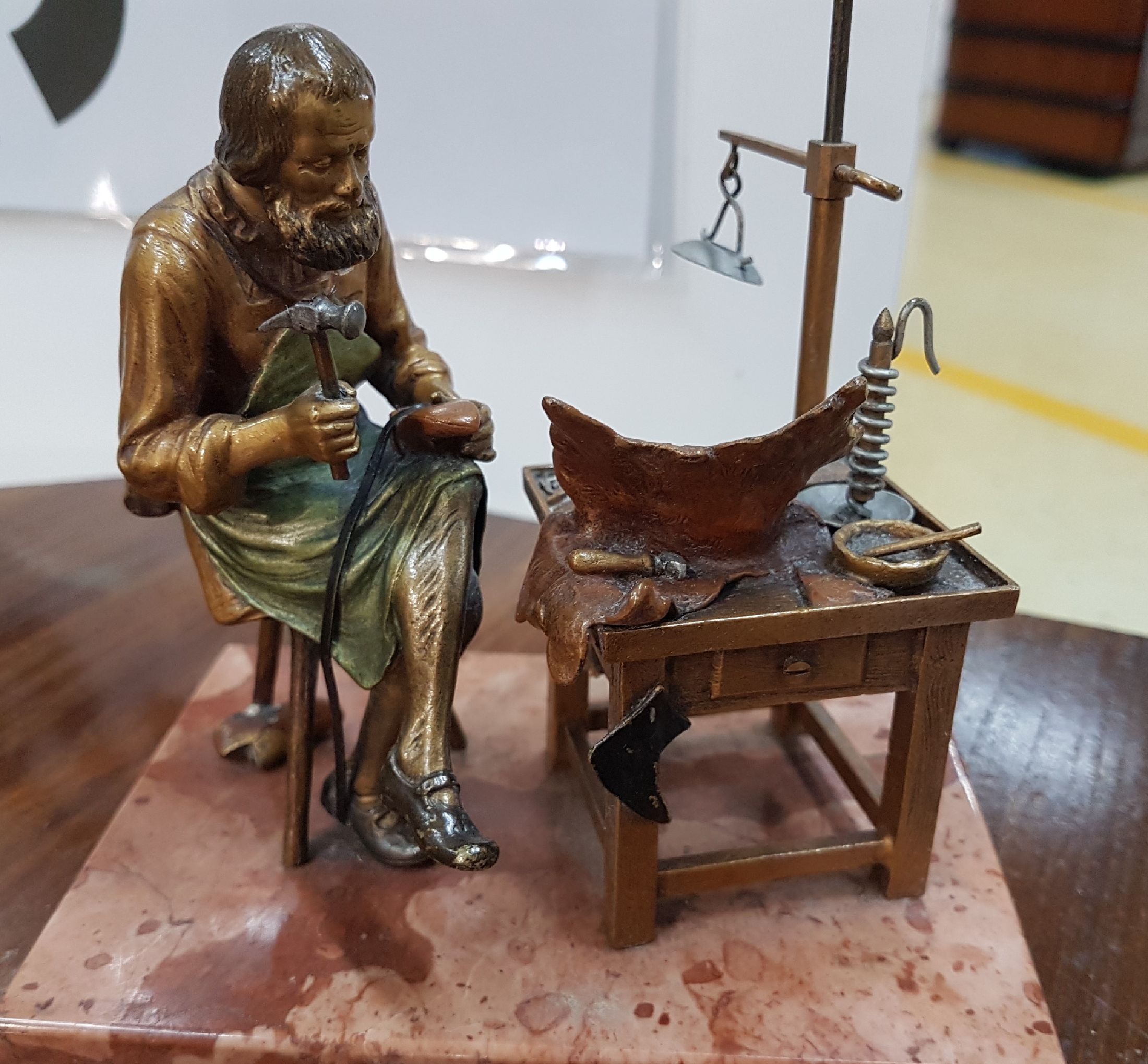 Detail a: Bronzefigur, wohl Wien, um 1900, Schuhmacher in seiner Werkstatt, detailreiche Ausführung, bez.: Gesetzl.Geschützt, auf Marmorplinthe, ca. ...