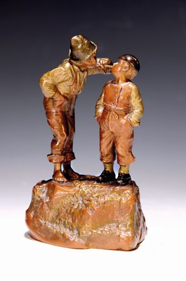 Image 26712034 - Bronze sculpture, Austria, around 1900, two boys smoking, cold painting in brass and copper colors, height approx. 14.5cm