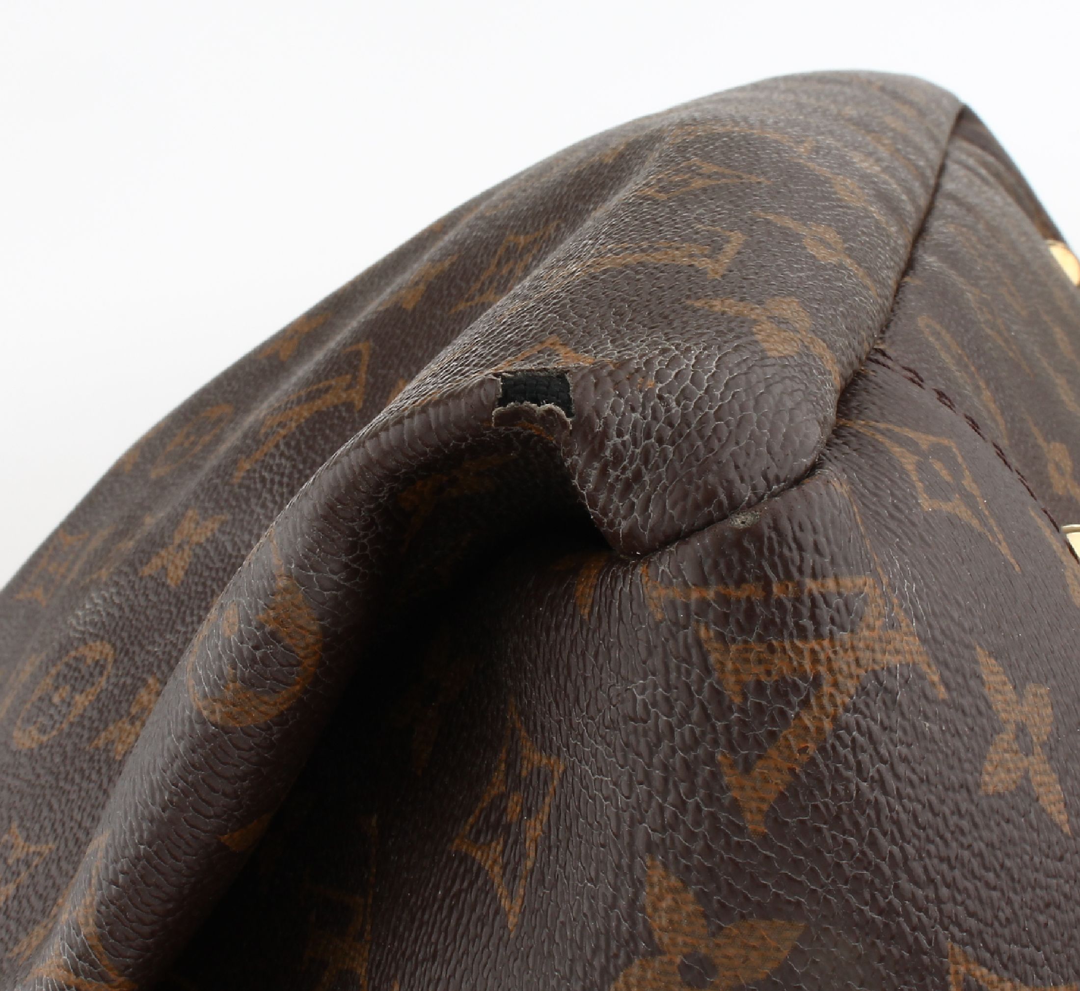 Detail d: LOUIS VUITTON Shopper, Modell Artsy MM, Monogram Canvas, breiter Tragehenkel aus naturfarb. Leder mit Flechtdekor, Monturen Metall verg., innen ...