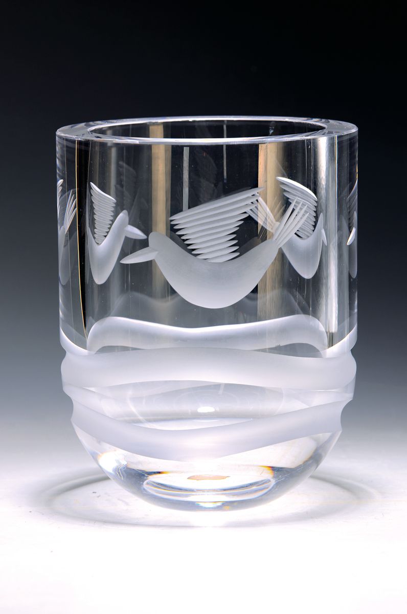 Vase, Göran Wärff (1933-2022) für Kosta Boda, Schweden, dickwandiges farbloses Glas, mundgeblasen, tief geschnitten und mattiert mit umlaufenden ...