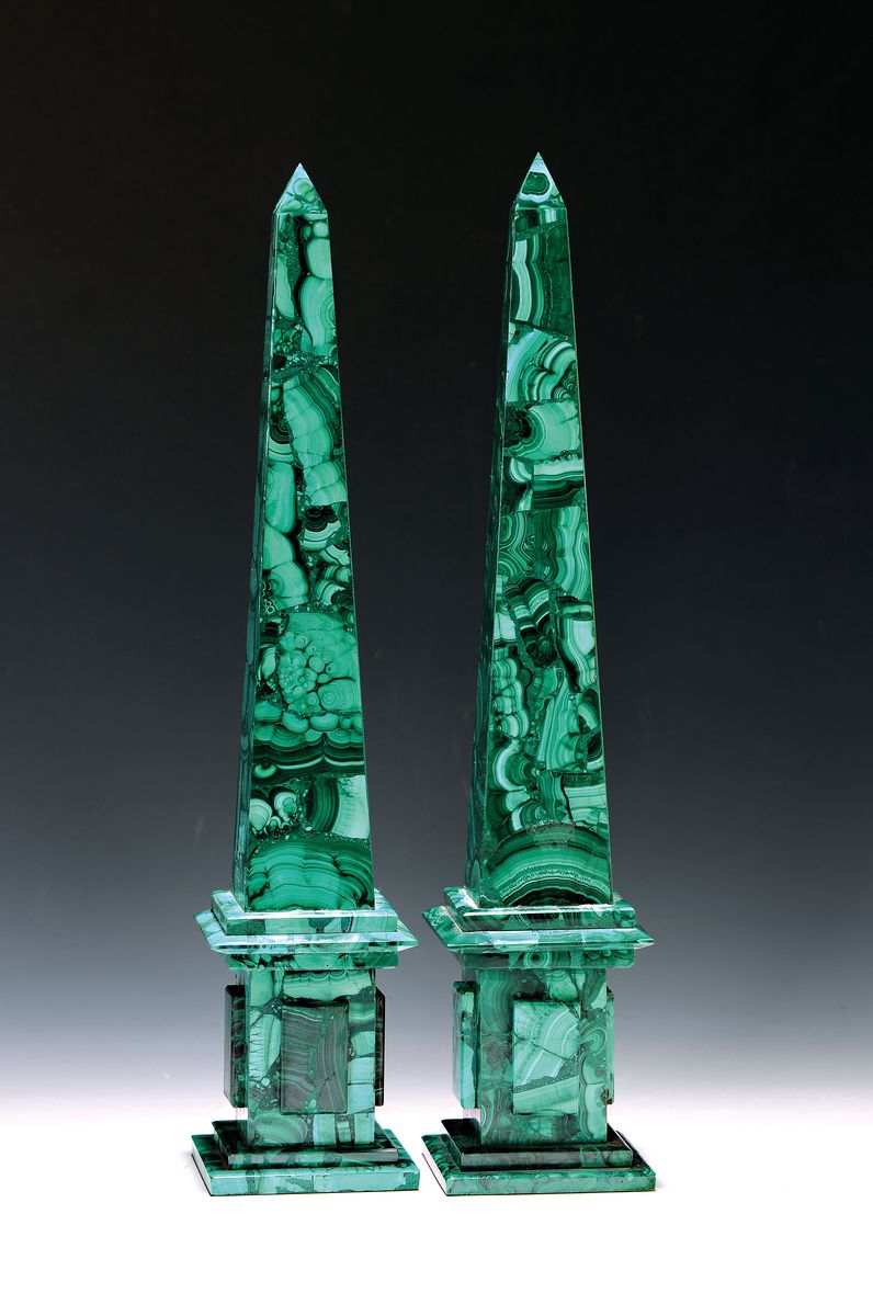 Paar Obelisken aus Malachit, neuzeitlich, H. je ca. 40.5cm