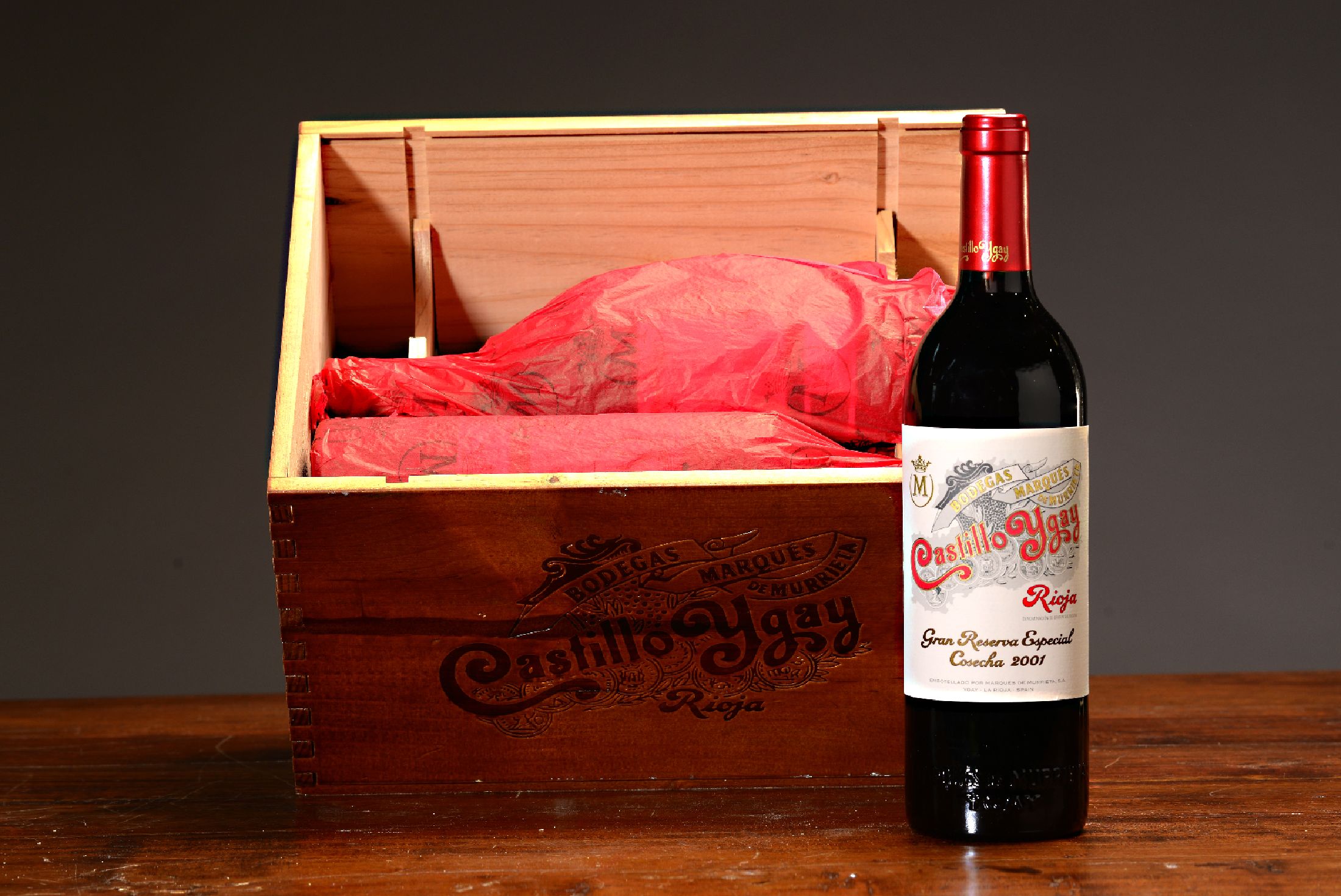 6 Flaschen 2001 Castillo Ygay im orig. Karton , Rioja, je ca. 750 ml, 14% Vol., mind. IntoNeck, nicht verkostet