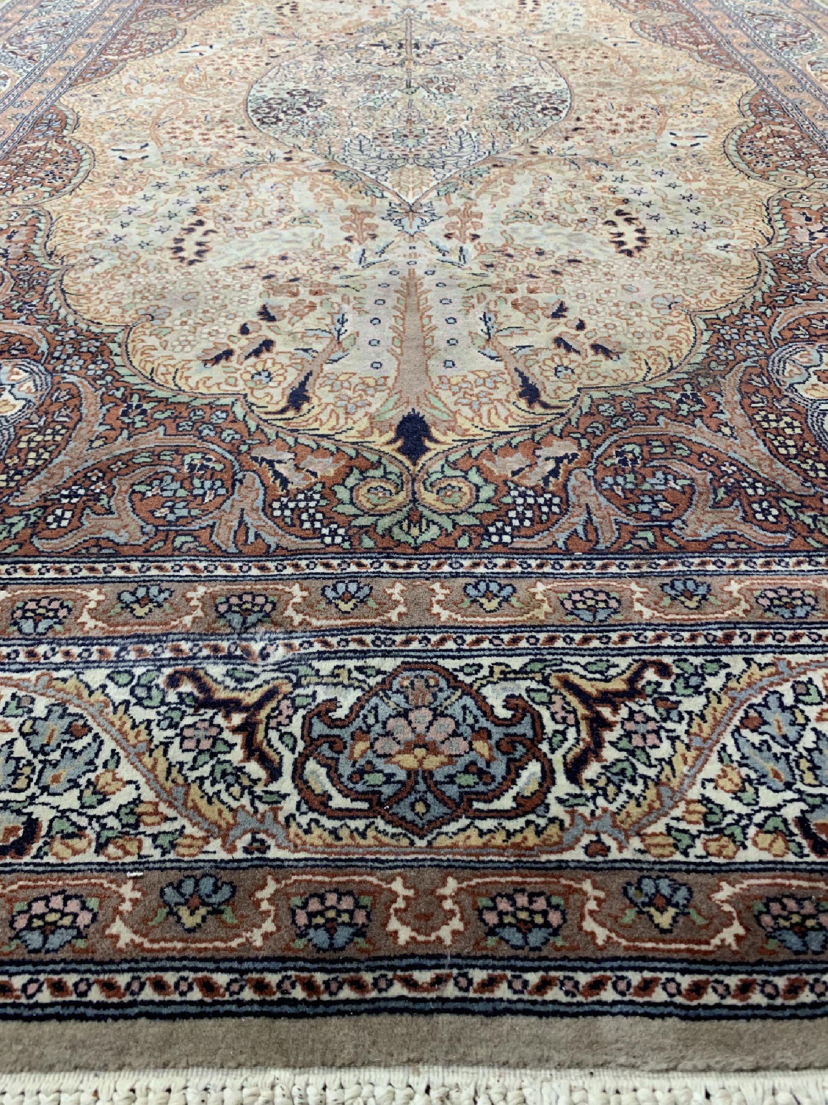 Detail a: 4 Lots Lahor fein, Pakistan, ca. 40 Jahre, Korkwolle auf Baumwolle, ca. 225 x 140 cm, EHZ: 2-3