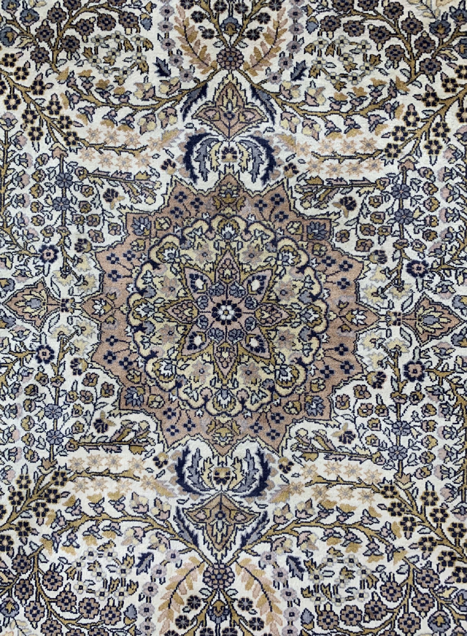 Detail e: 4 Lots Lahor fein, Pakistan, ca. 40 Jahre, Korkwolle auf Baumwolle, ca. 225 x 140 cm, EHZ: 2-3