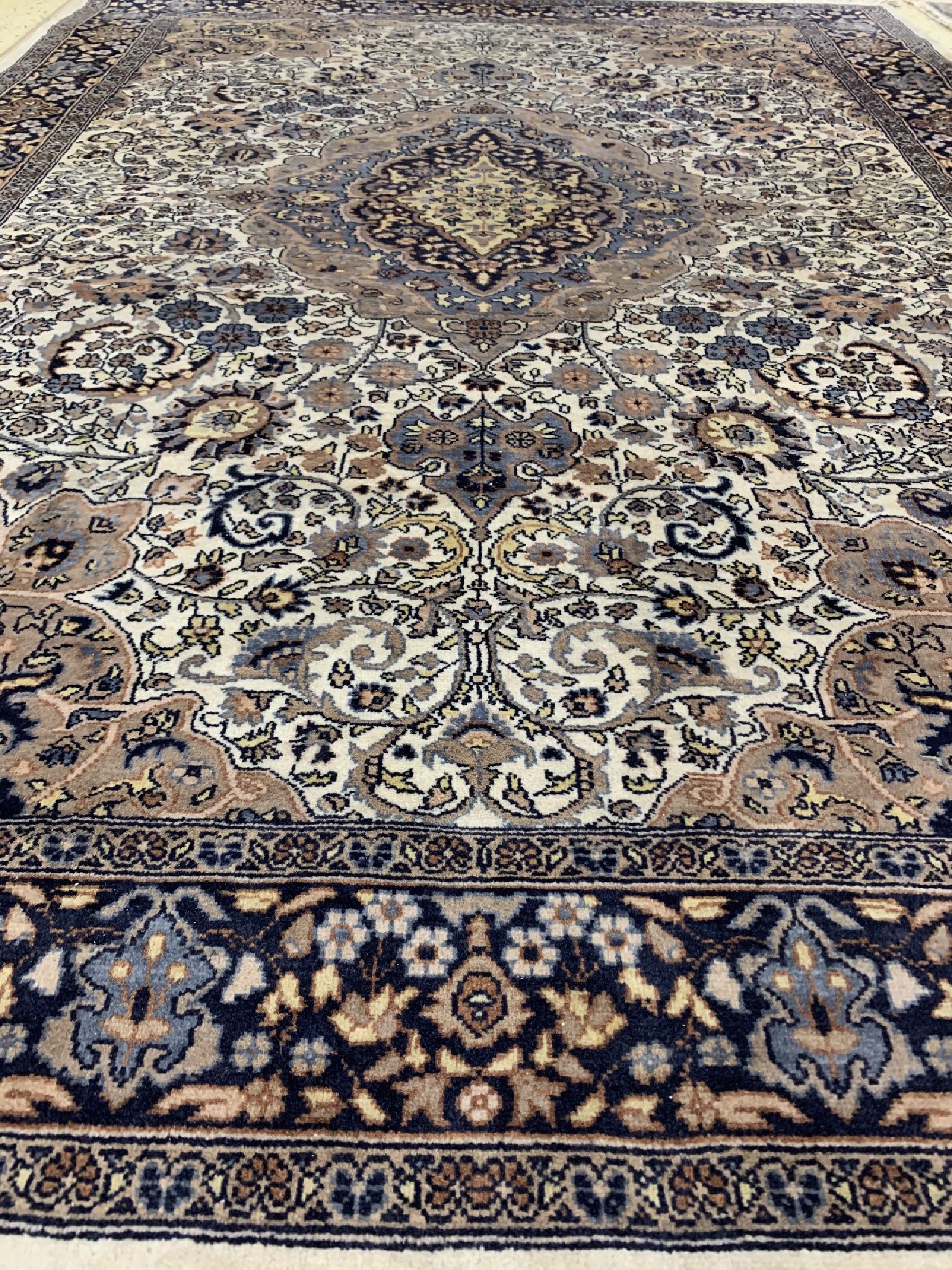 Detail g: 4 Lots Lahor fein, Pakistan, ca. 40 Jahre, Korkwolle auf Baumwolle, ca. 225 x 140 cm, EHZ: 2-3