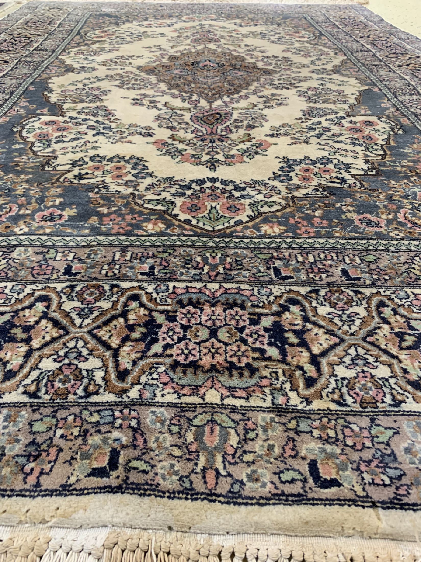 Detail h: 4 Lots Lahor fein, Pakistan, ca. 40 Jahre, Korkwolle auf Baumwolle, ca. 225 x 140 cm, EHZ: 2-3