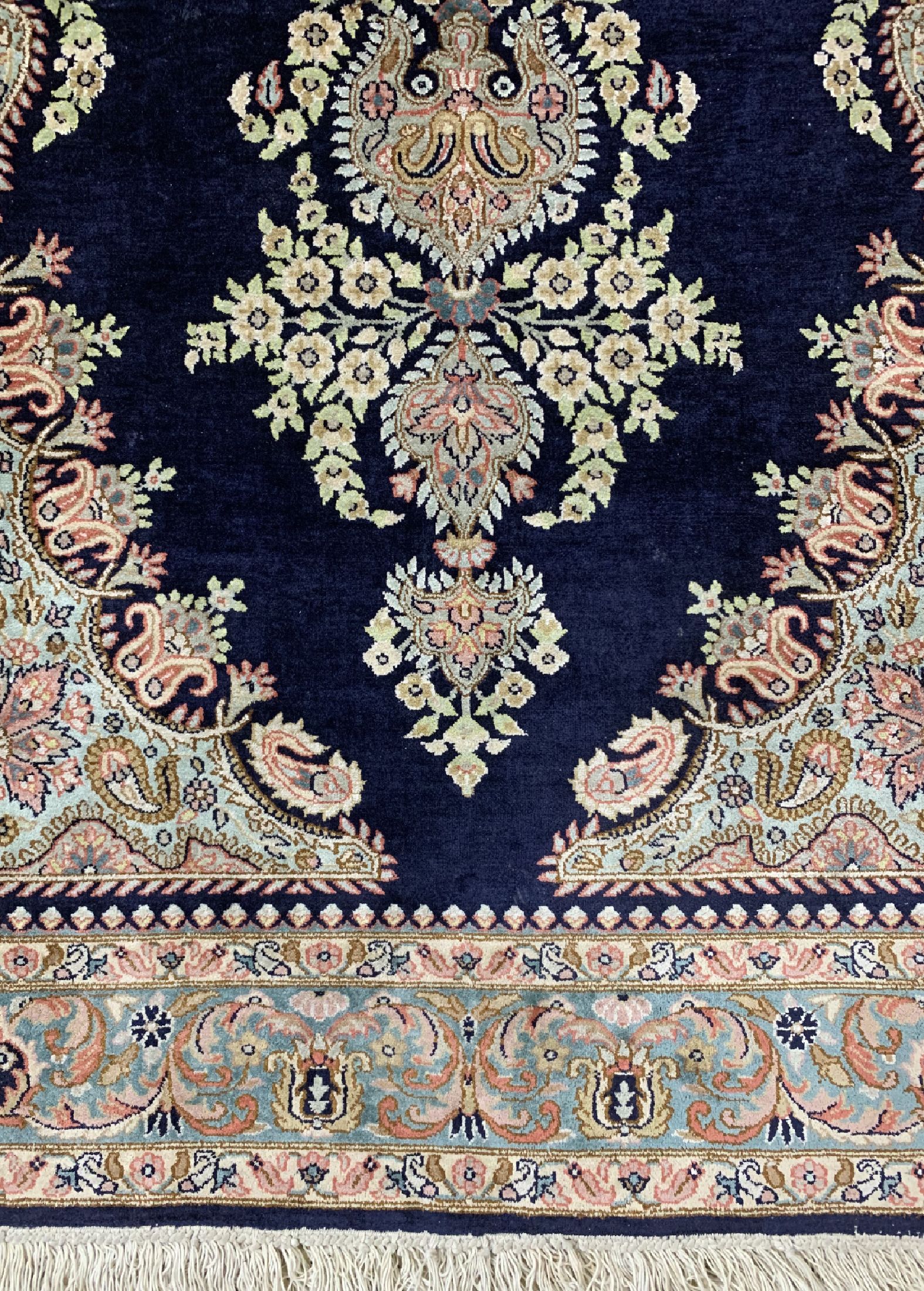 Detail b: Kaschmir, Pakistan, ca. 30 Jahre, merzerisierte Baumwolle, ca. 182 x 127 cm, EHZ: 2