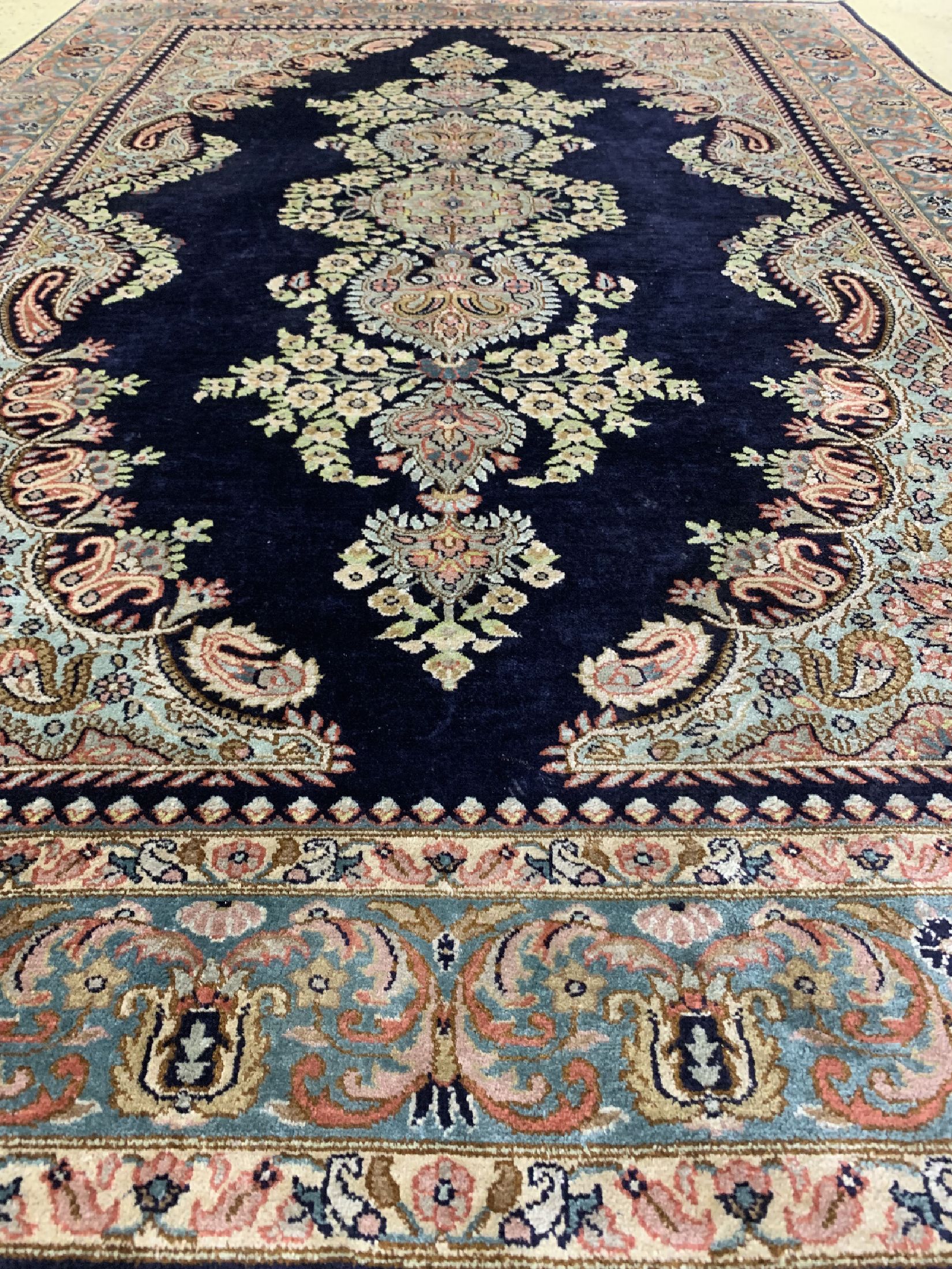 Detail d: Kaschmir, Pakistan, ca. 30 Jahre, merzerisierte Baumwolle, ca. 182 x 127 cm, EHZ: 2