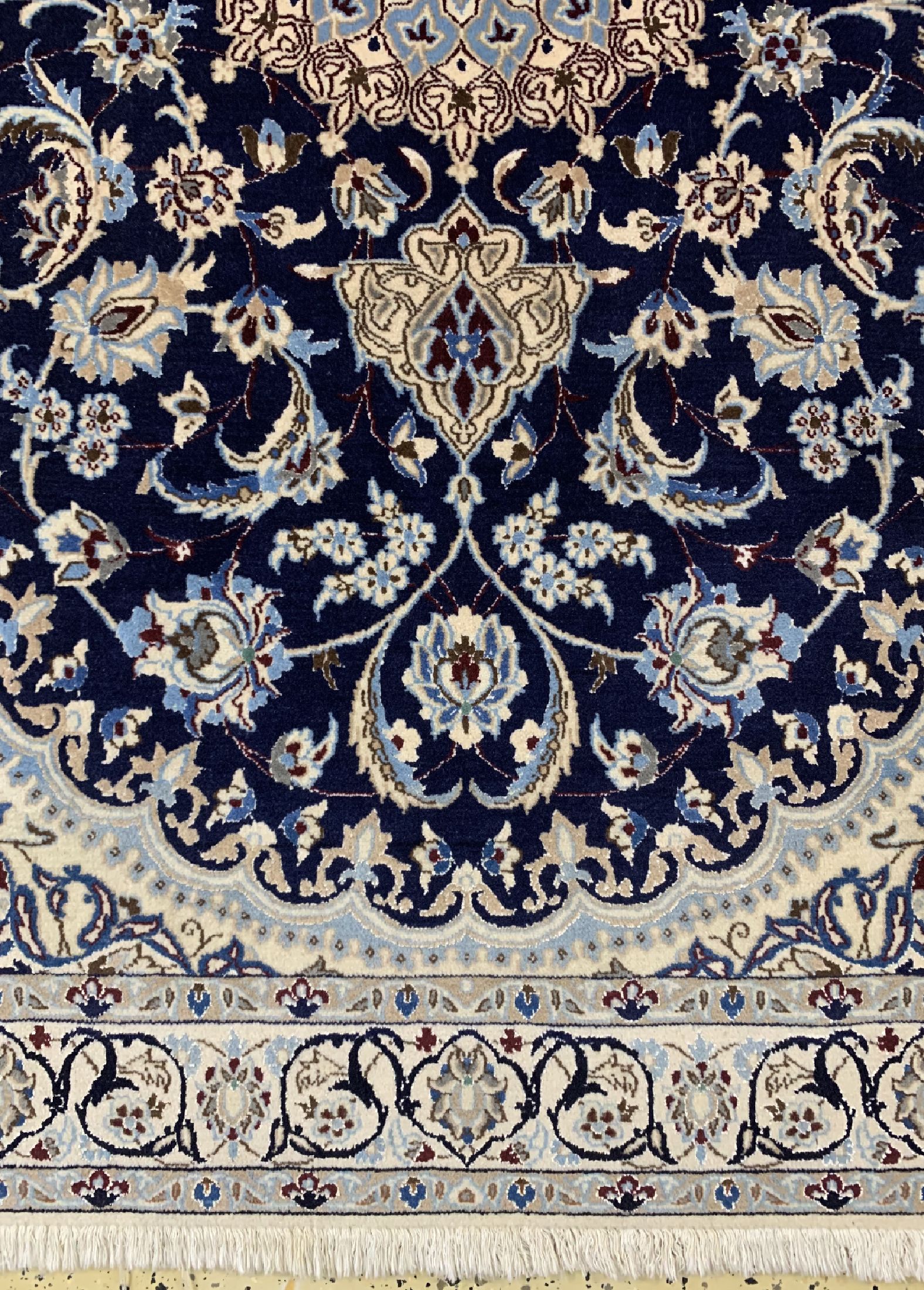 Detail b: Nain fein(9 La), Persien, ca. 40 Jahre, Korkwolle mit Seide, ca. 197 x 128 cm, EHZ: 2