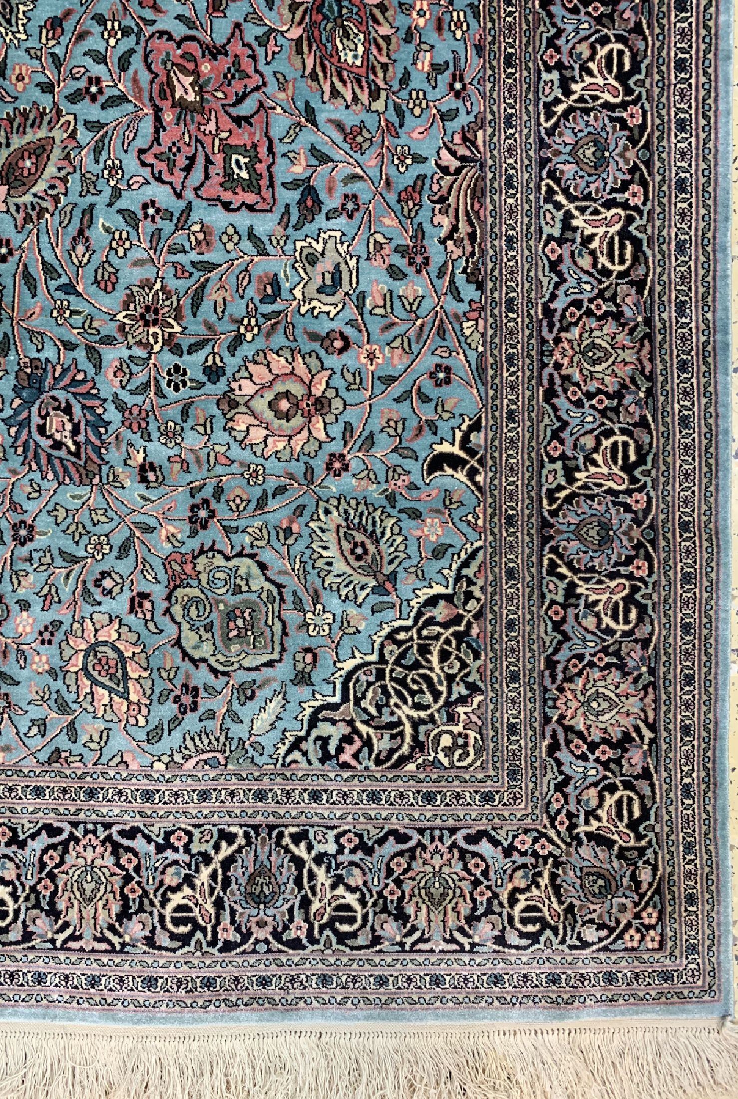 Detail a: Kaschmir Seide fein, Pakistan, ca. 40 Jahre, reine Naturseide, ca. 184 x 120 cm, ca.800.000 Kn/qm, EHZ: 1-2