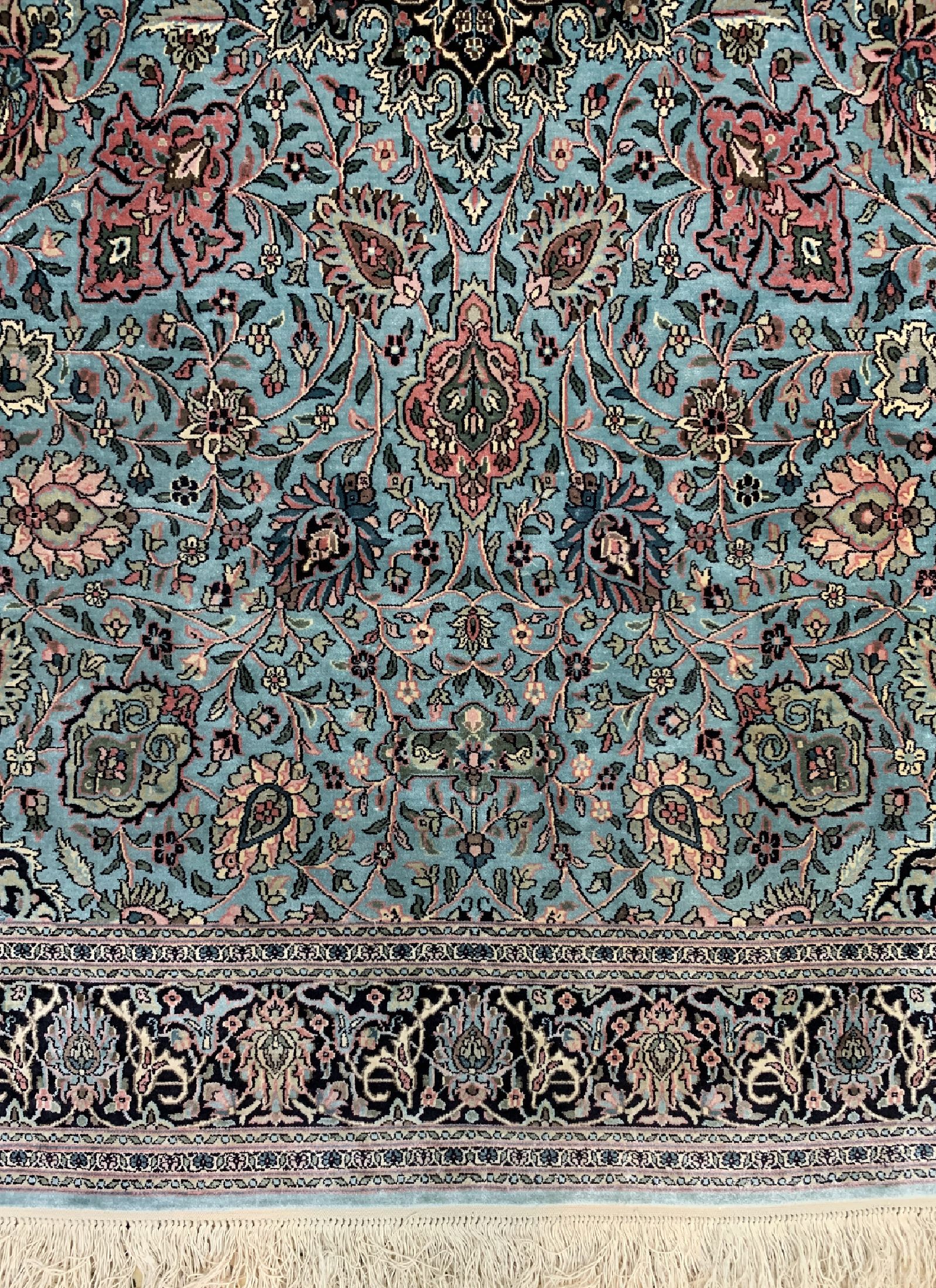 Detail b: Kaschmir Seide fein, Pakistan, ca. 40 Jahre, reine Naturseide, ca. 184 x 120 cm, ca.800.000 Kn/qm, EHZ: 1-2