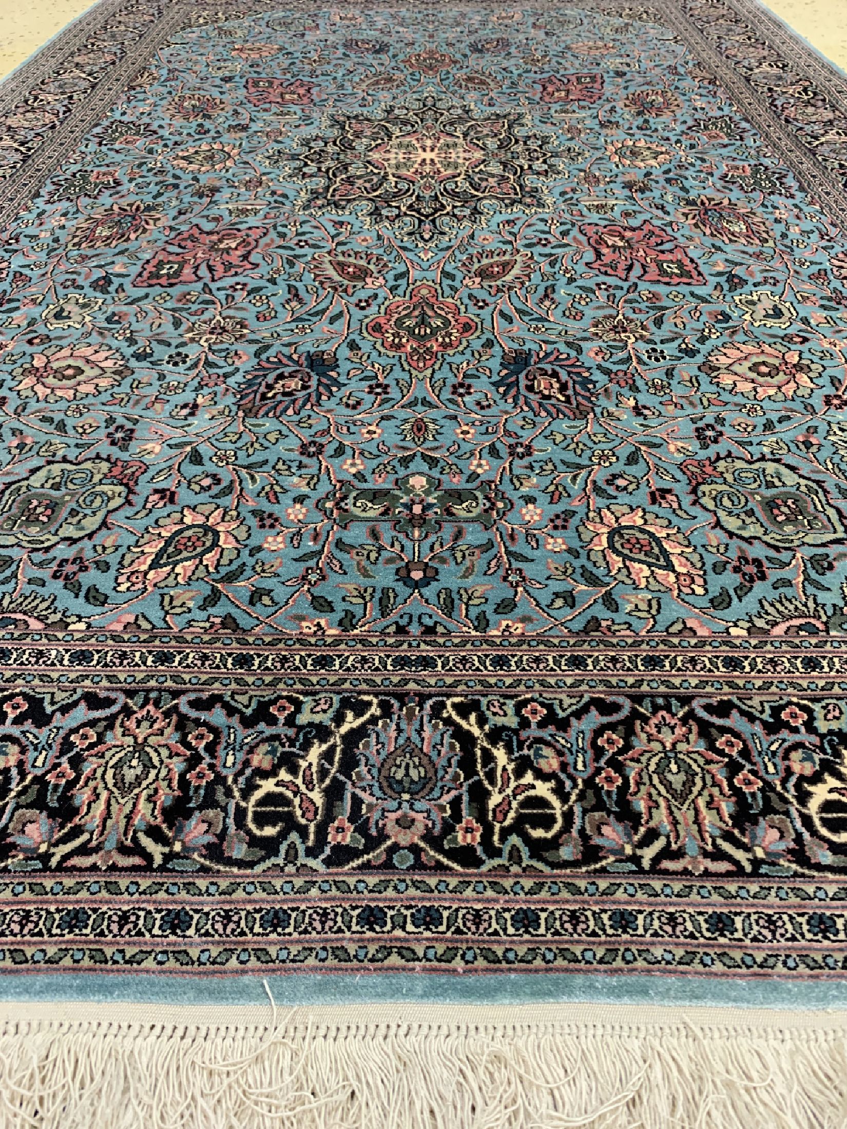 Detail d: Kaschmir Seide fein, Pakistan, ca. 40 Jahre, reine Naturseide, ca. 184 x 120 cm, ca.800.000 Kn/qm, EHZ: 1-2