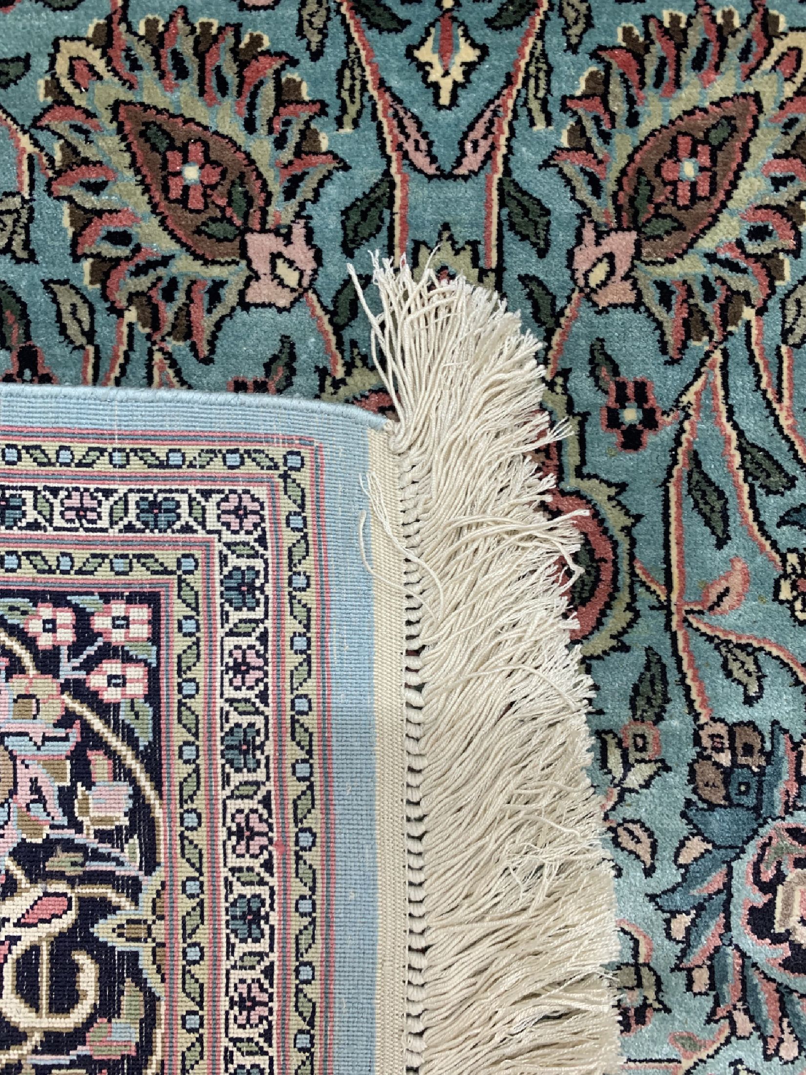 Detail e: Kaschmir Seide fein, Pakistan, ca. 40 Jahre, reine Naturseide, ca. 184 x 120 cm, ca.800.000 Kn/qm, EHZ: 1-2