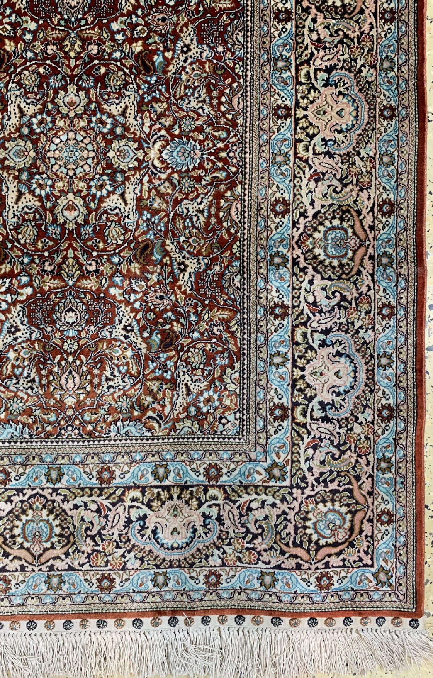 Detail a: Hereke Seide fein, China, ca. 40 Jahre, reine Naturseide, ca. 182 x 127 cm, ca. 1,0 Mio. Kn/qm, EHZ: 1-2