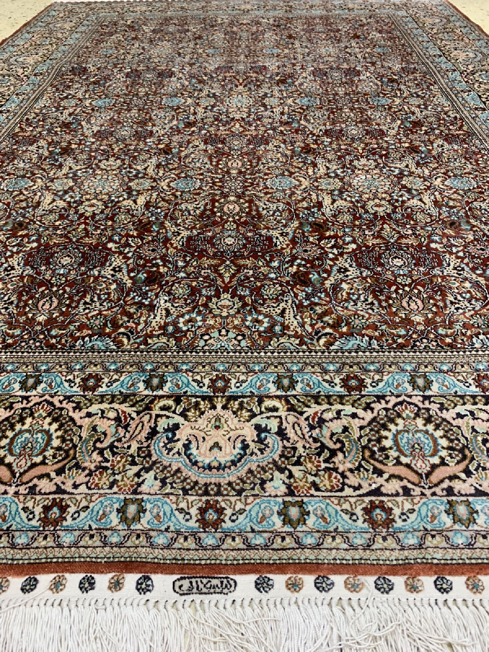 Detail c: Hereke Seide fein, China, ca. 40 Jahre, reine Naturseide, ca. 182 x 127 cm, ca. 1,0 Mio. Kn/qm, EHZ: 1-2