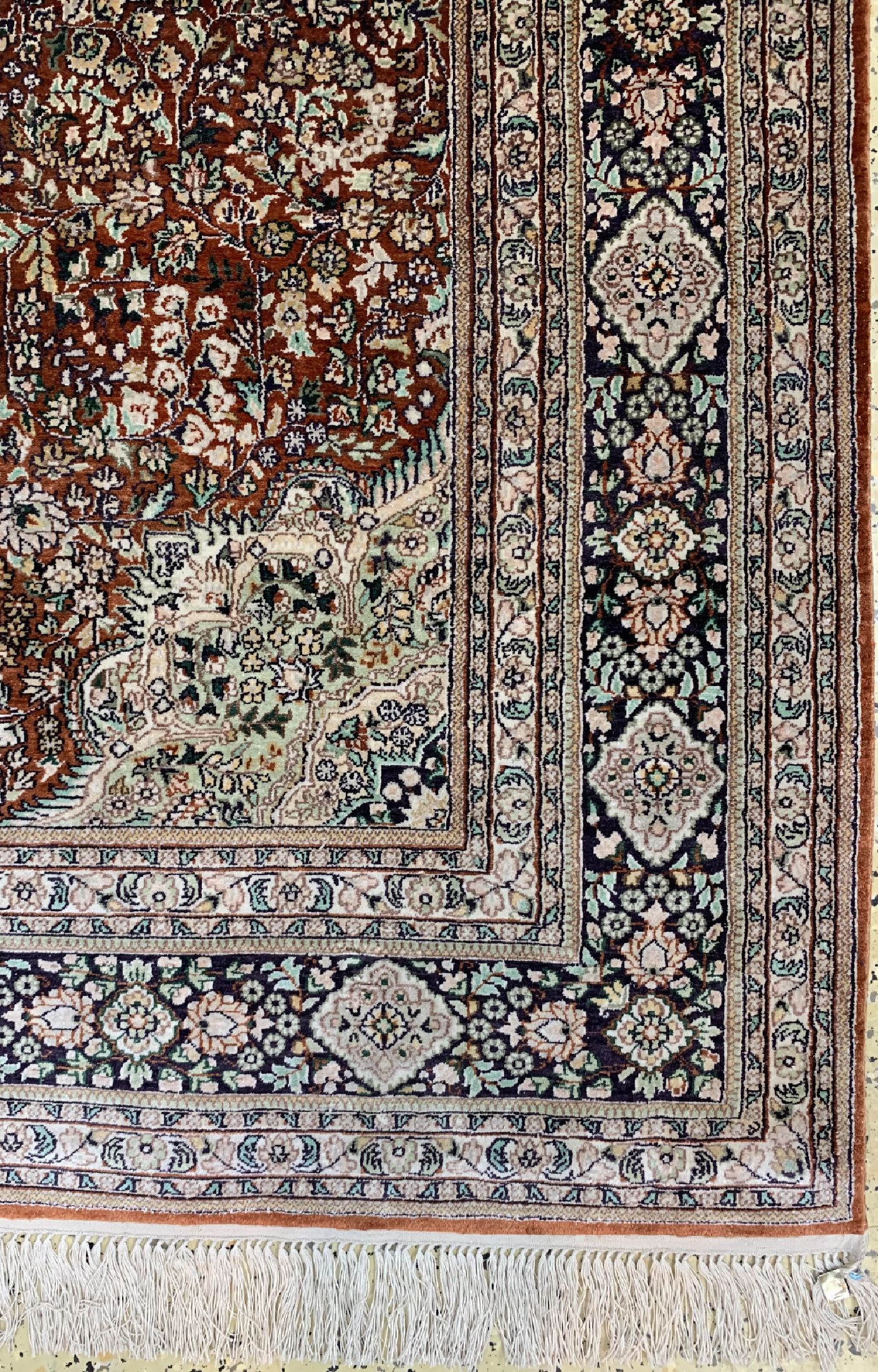 Detail a: Hereke Seide fein, China, ca. 40 Jahre, reine Naturseide, ca. 182 x 125 cm, ca. 1,0 Mio. Kn/qm, EHZ: 1-2
