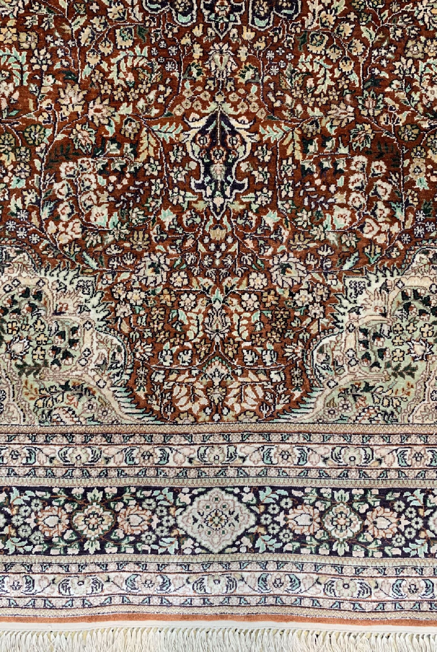 Detail b: Hereke Seide fein, China, ca. 40 Jahre, reine Naturseide, ca. 182 x 125 cm, ca. 1,0 Mio. Kn/qm, EHZ: 1-2