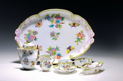 Tête-a-Tête, Herend, Ungarn, Dekor Victoria, 20.Jh., Porzellan, handbemalt, ovale Platte , 2 Tässchen mit UT, Kännchen, Henkelschälchen ...