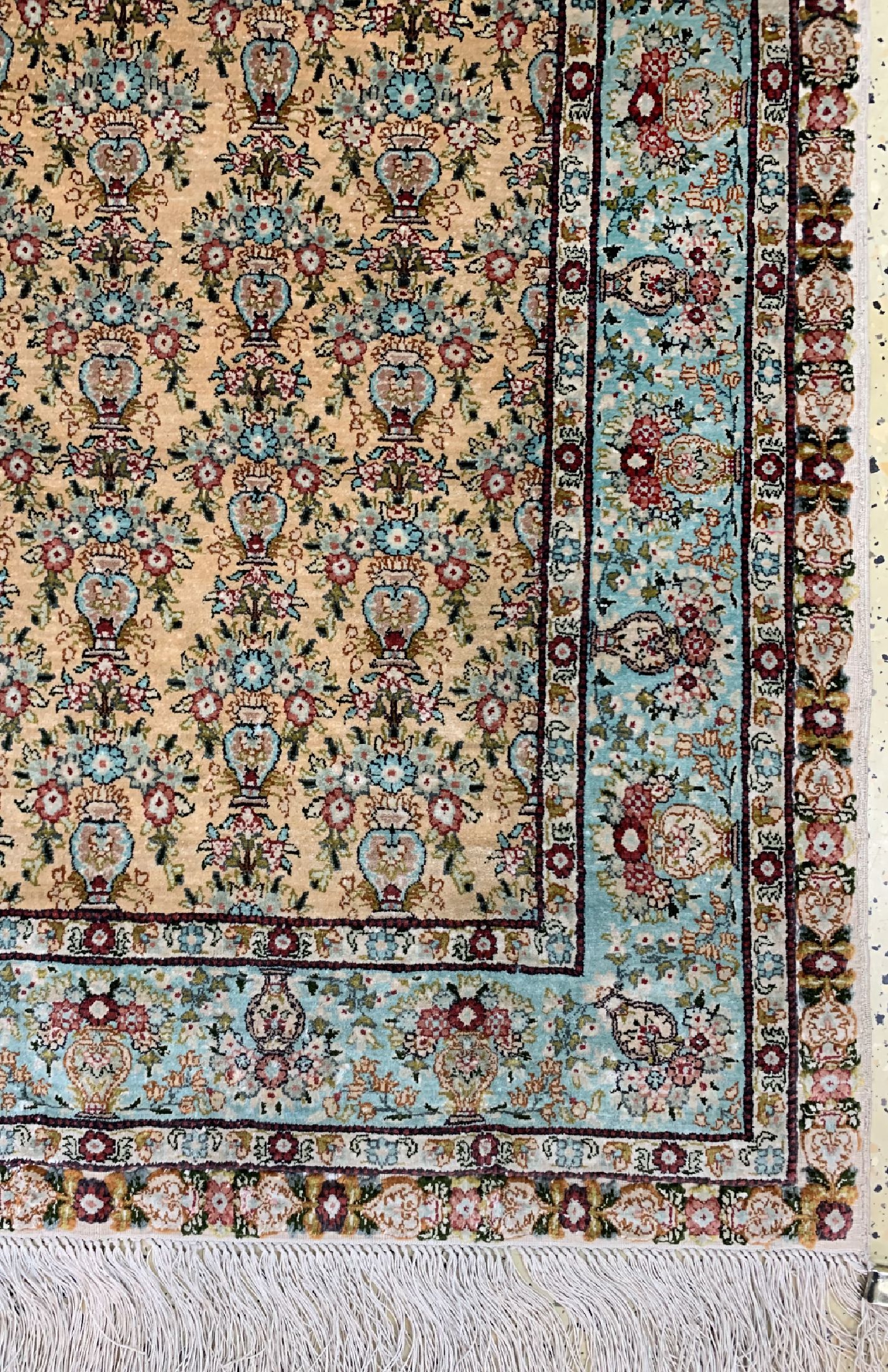 Detail a: Hereke Seide fein, China, ca. 40 Jahre, reine Naturseide, ca. 125 x 78 cm, ca. 1,0 Mio. Kn/qm, EHZ: 1-2