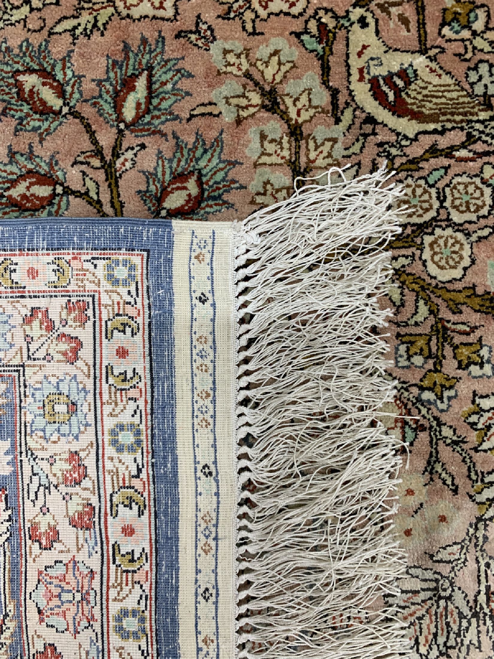 Detail e: Hereke Seide fein, China, ca. 40 Jahre, reine Naturseide, ca. 152 x 95 cm, ca. 1,0 Mio. Kn/qm, EHZ: 1-2
