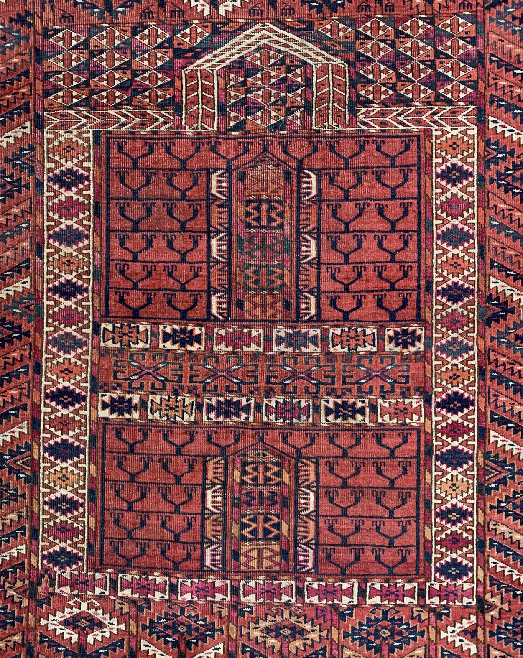 Detail b: Engsi antik, Turkmenistan, 19.Jhd, Wolle auf Wolle, ca. 135 x 120 cm, EHZ: 3
