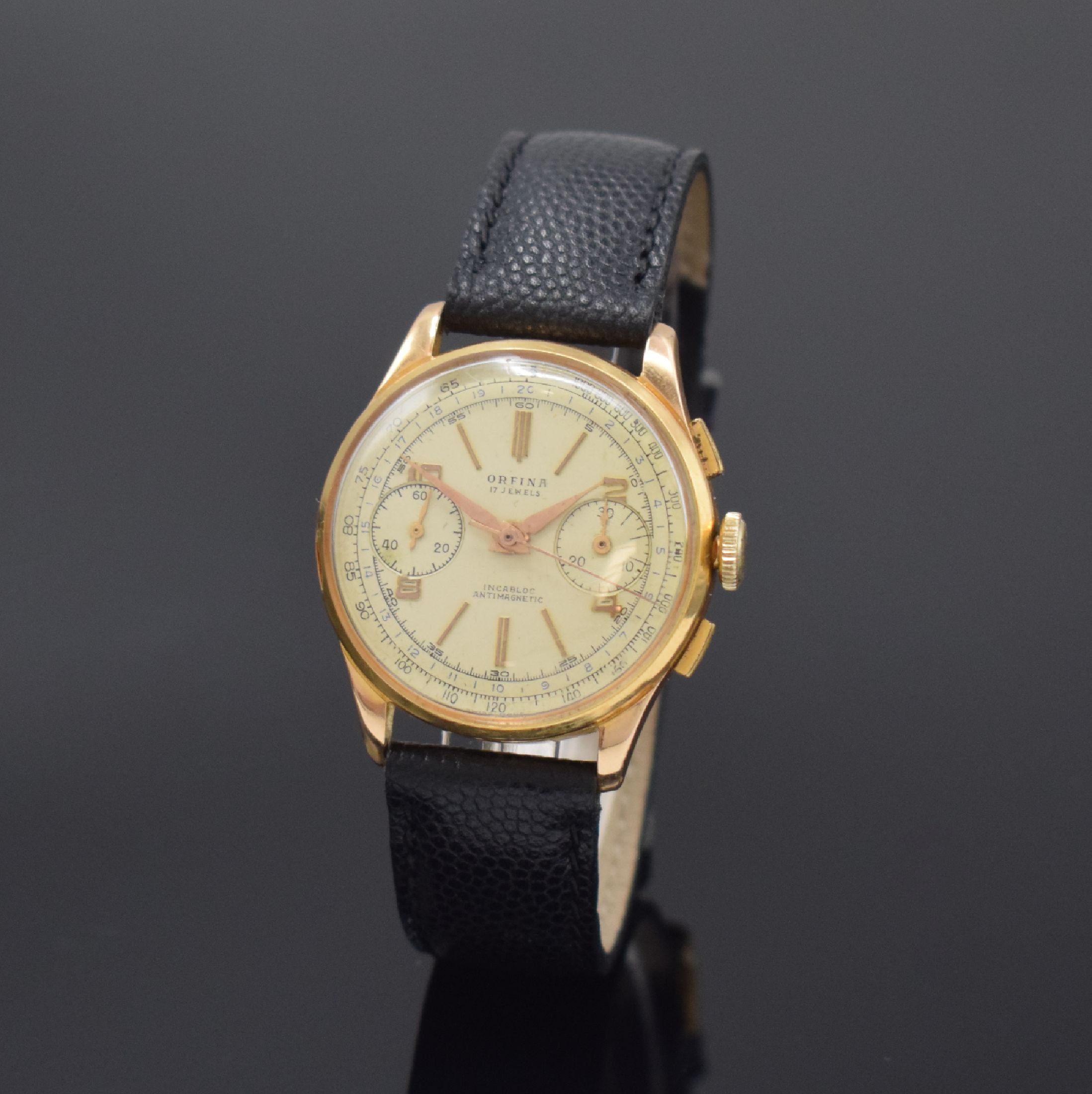 ORFINA Armbandchronograph in RoseG 750/000, Schweiz um 1950, Glasrand, Boden u. verg. Cuvette aufgedr., silb. Zifferbl. fl., gold. Ind. u. arab. ...