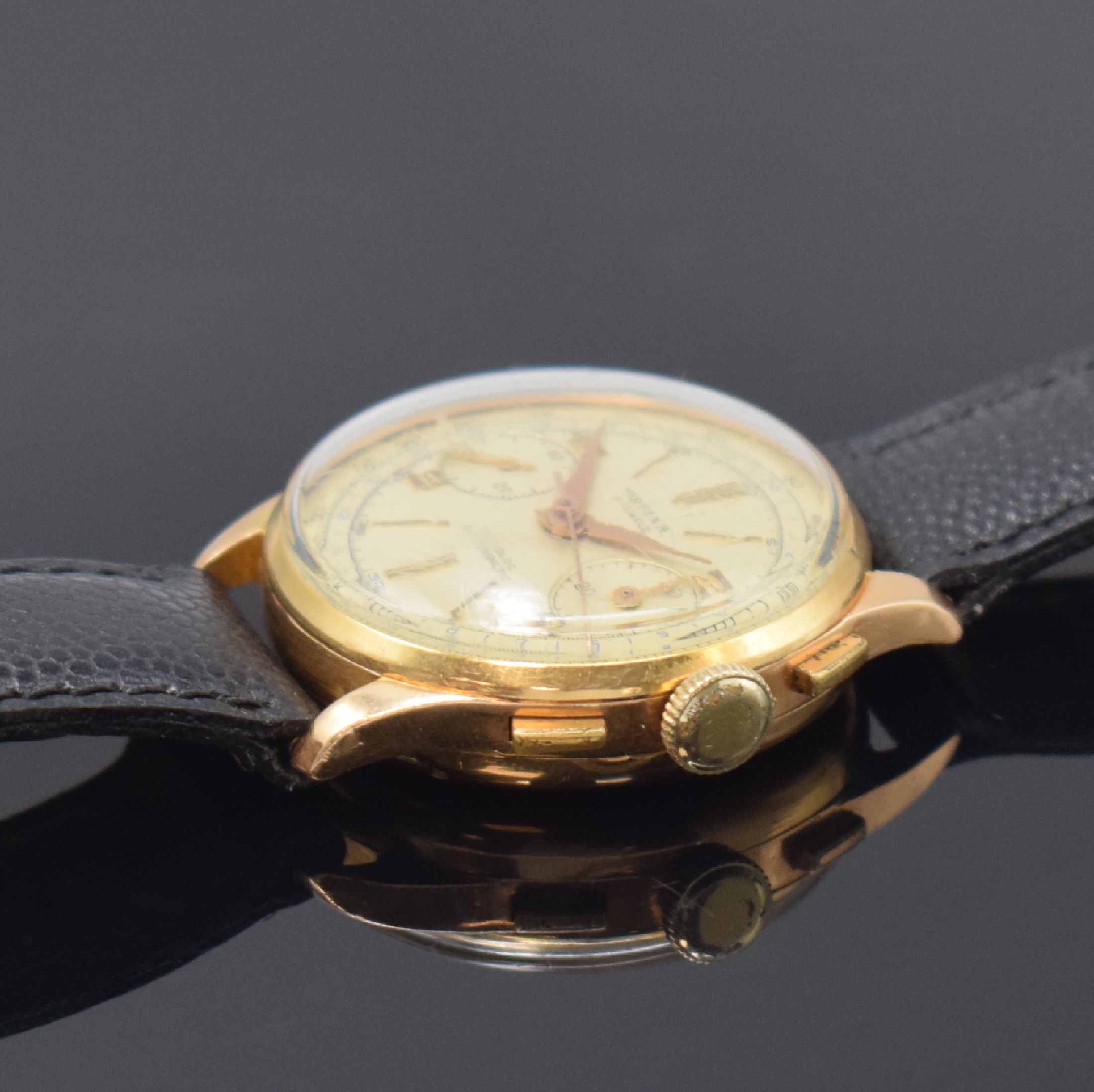 Detail b: ORFINA Armbandchronograph in RoseG 750/000, Schweiz um 1950, Glasrand, Boden u. verg. Cuvette aufgedr., silb. Zifferbl. fl., gold. Ind. u. arab. ...