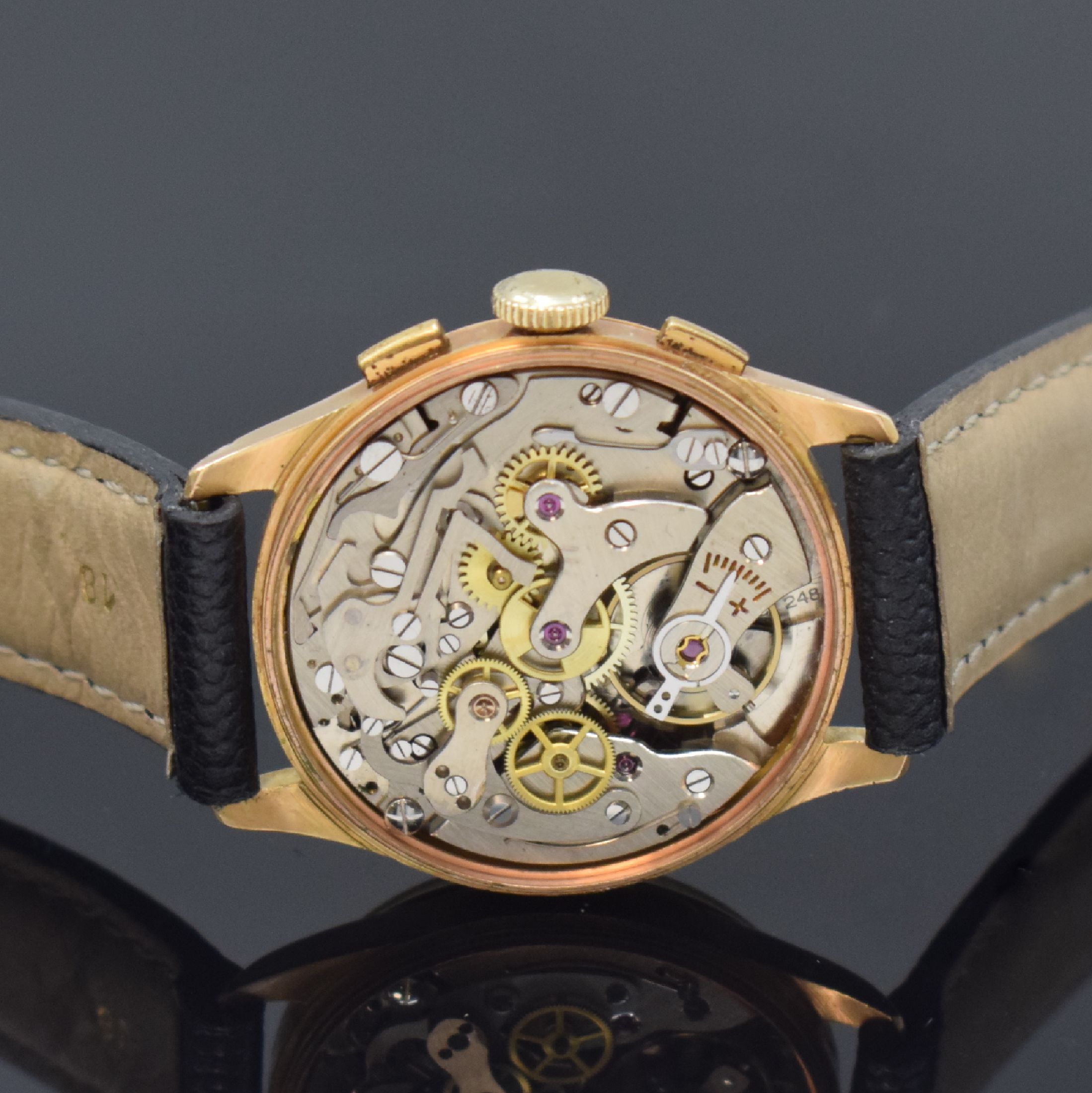 Detail f: ORFINA Armbandchronograph in RoseG 750/000, Schweiz um 1950, Glasrand, Boden u. verg. Cuvette aufgedr., silb. Zifferbl. fl., gold. Ind. u. arab. ...