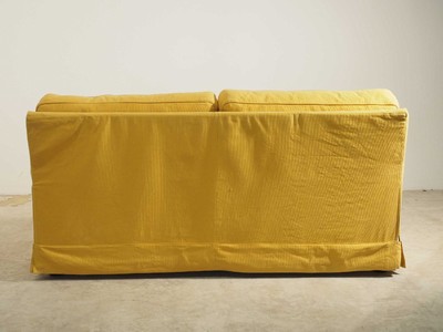 26713862b - 2-seater sofa Moroso, yellow striped fabric covers, loose cushions, on plastic feet, covers/slipcover removable, significant signs of aging and use, approx. 85x180x96 cm