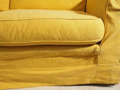 26713862e - 2-seater sofa Moroso, yellow striped fabric covers, loose cushions, on plastic feet, covers/slipcover removable, significant signs of aging and use, approx. 85x180x96 cm