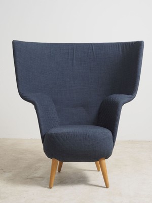 26713869a - Design high-back armchair, dark blue fabric covers, flared, tapered legs, solid beech, lumbar area stitched on both sides, freestanding, approx. 130x60x115 cm