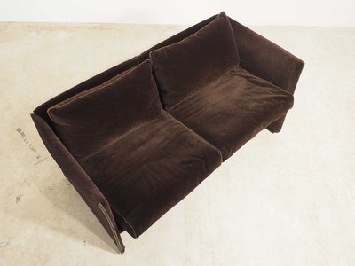 26713883d - Vintage Design Couch