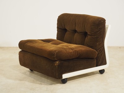 26713894b - Armchair C&B Italia, Model: Amanta by Mario Bellini, brown chenille covers, loose cushions placed, freestanding, expandable with additional modules, significant signs of age and use, approx. 63x85x80 cm