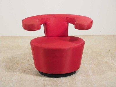 Image 26713929 - Sessel Brühl, Model: Big Arm, designed as a swivel chair, red silk-like fabric covers, on blackened base, signs of age and use, approx. 74x68x88 cm