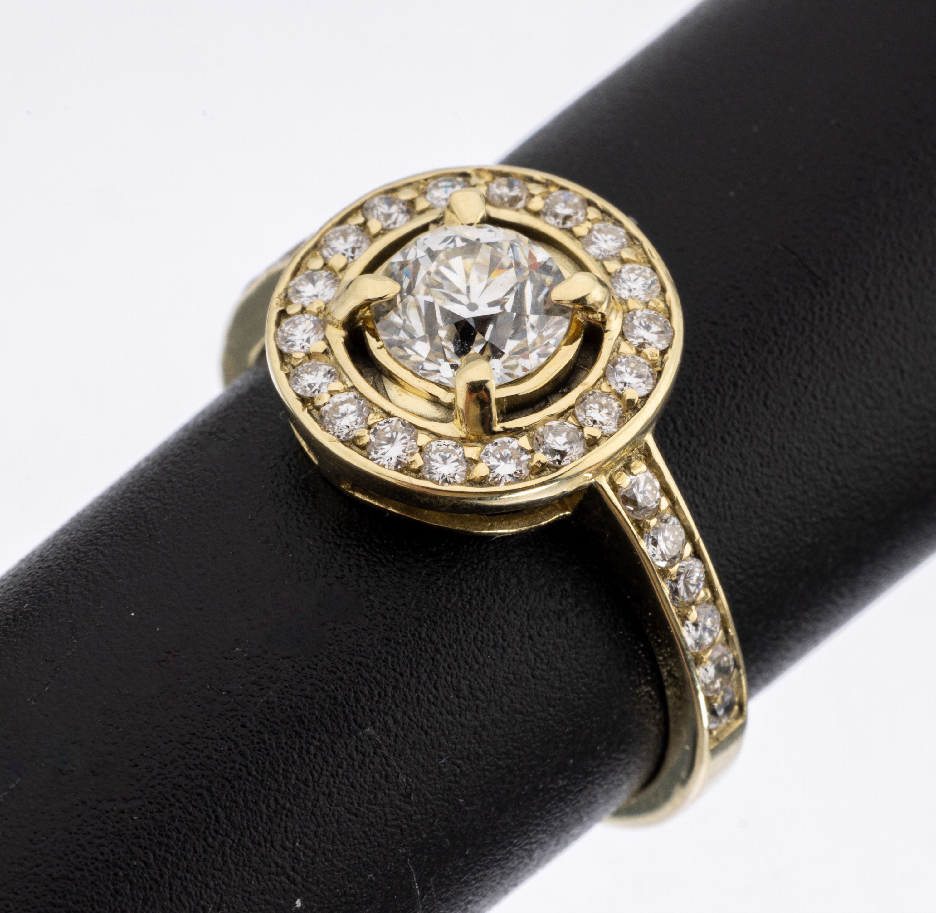 14 kt Gold Brillant Ring, GG 585/000, 1 Altschliffdiamant ca. 0.80 ct l.get.Weiß/si,32 Brillanten zus. ca. 0.50 ct Weiß/si, ca. 3.6 g, RW 54