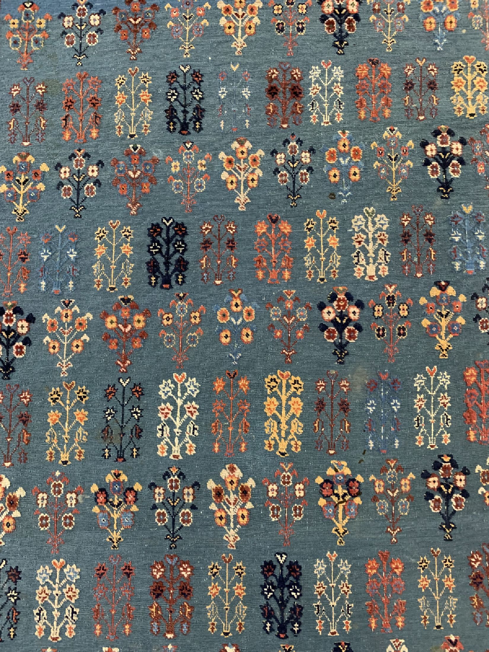 Detail b: Sumakh fein Relief, , sign. Zoulanwari, Persien, ca. 30 Jahre, Wolle auf Wolle, ca. 190 x 128 cm, EHZ: 2