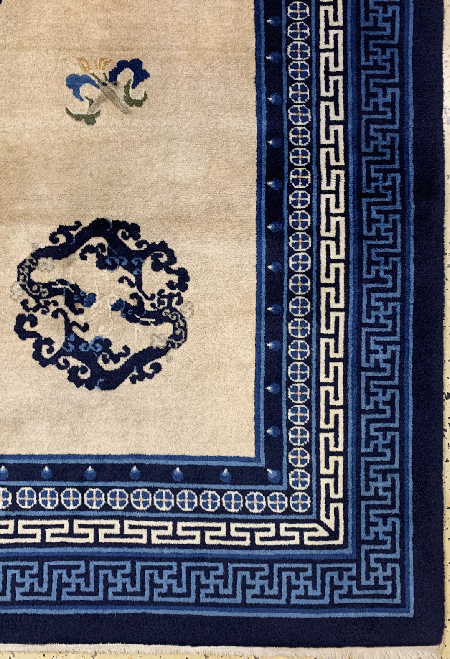 Detail a: Peking alt, China, um 1950, Wolle auf Baumwolle, ca. 197 x 140 cm, EHZ: 2, reinigungsbedürftig