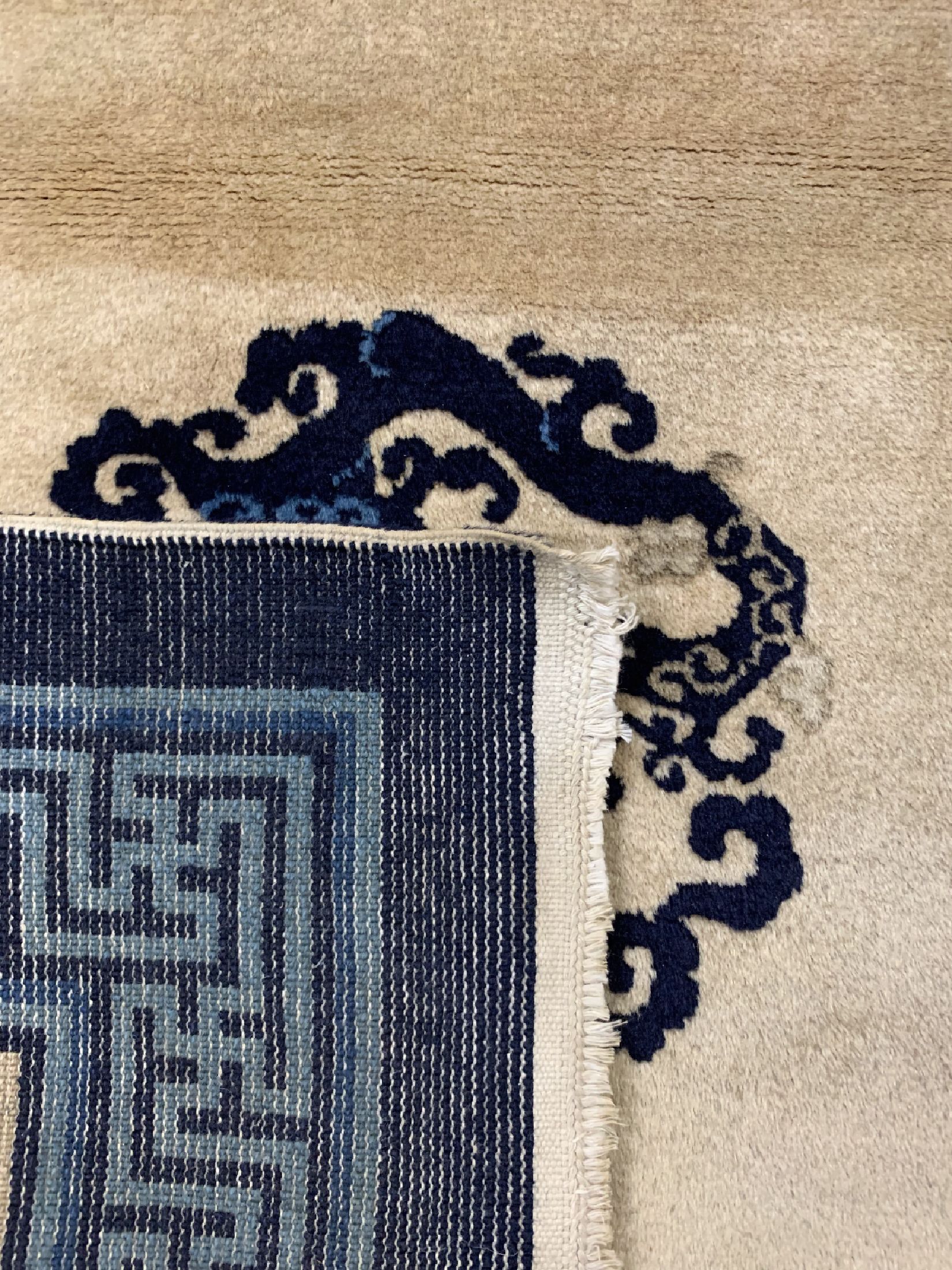 Detail e: Peking alt, China, um 1950, Wolle auf Baumwolle, ca. 197 x 140 cm, EHZ: 2, reinigungsbedürftig