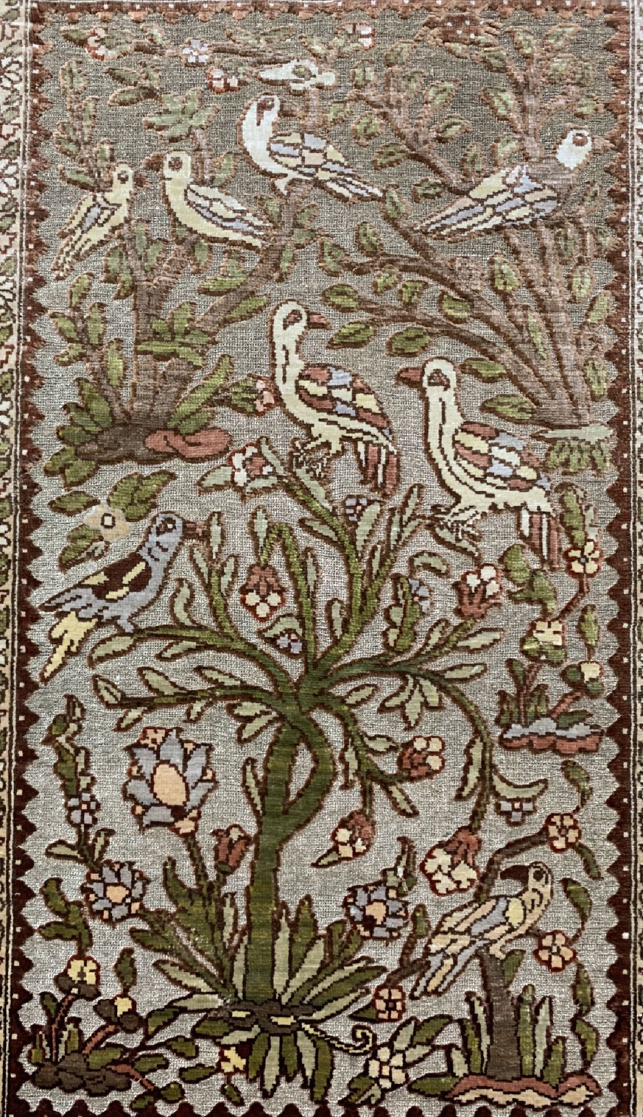 Detail a: Hereke Seide fein sign., Metallbroschiert, Türkei, um 1950, Naturseide, ca. 68 x 50 cm, EHZ: 1