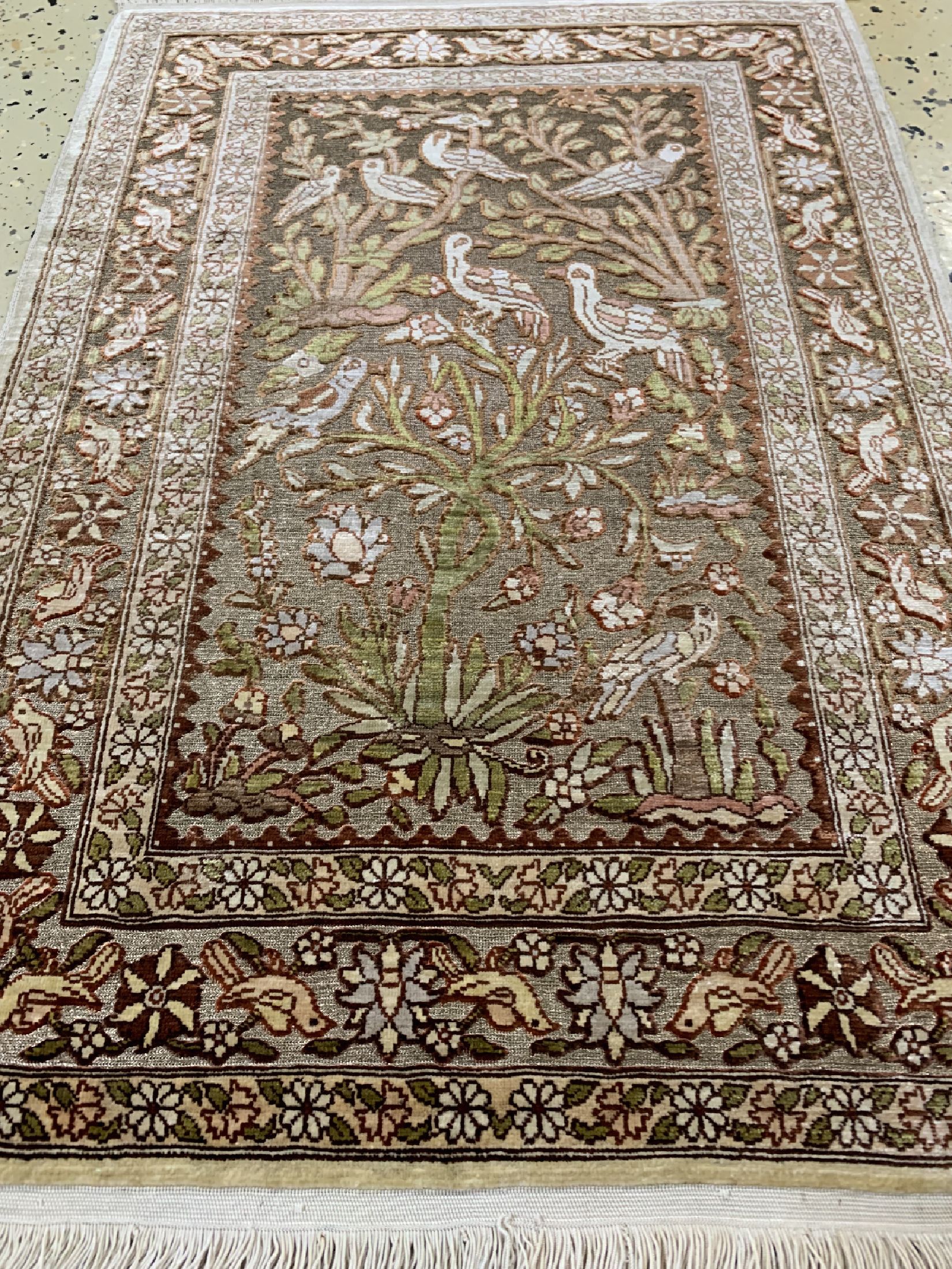 Detail c: Hereke Seide fein sign., Metallbroschiert, Türkei, um 1950, Naturseide, ca. 68 x 50 cm, EHZ: 1