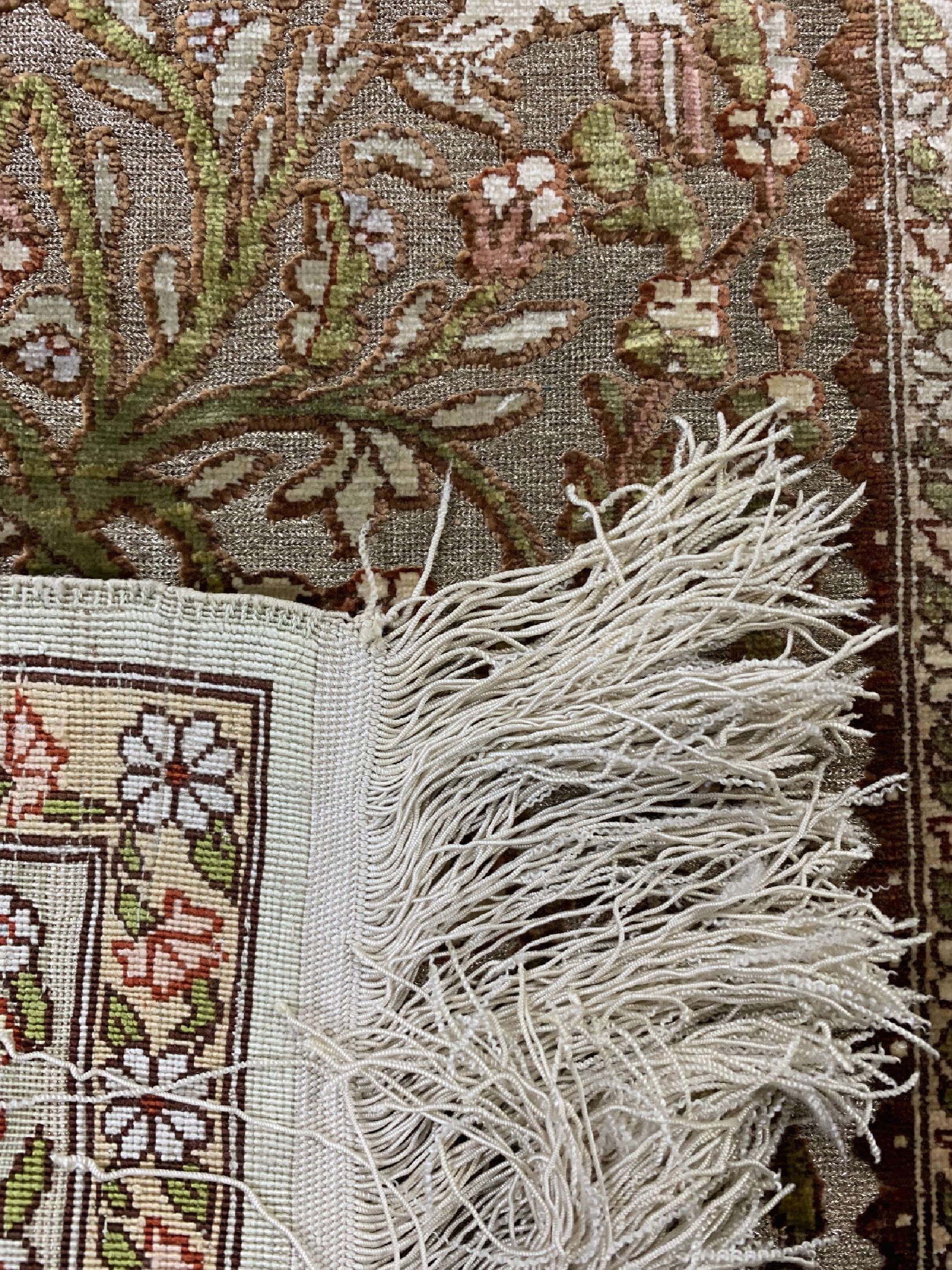 Detail d: Hereke Seide fein sign., Metallbroschiert, Türkei, um 1950, Naturseide, ca. 68 x 50 cm, EHZ: 1